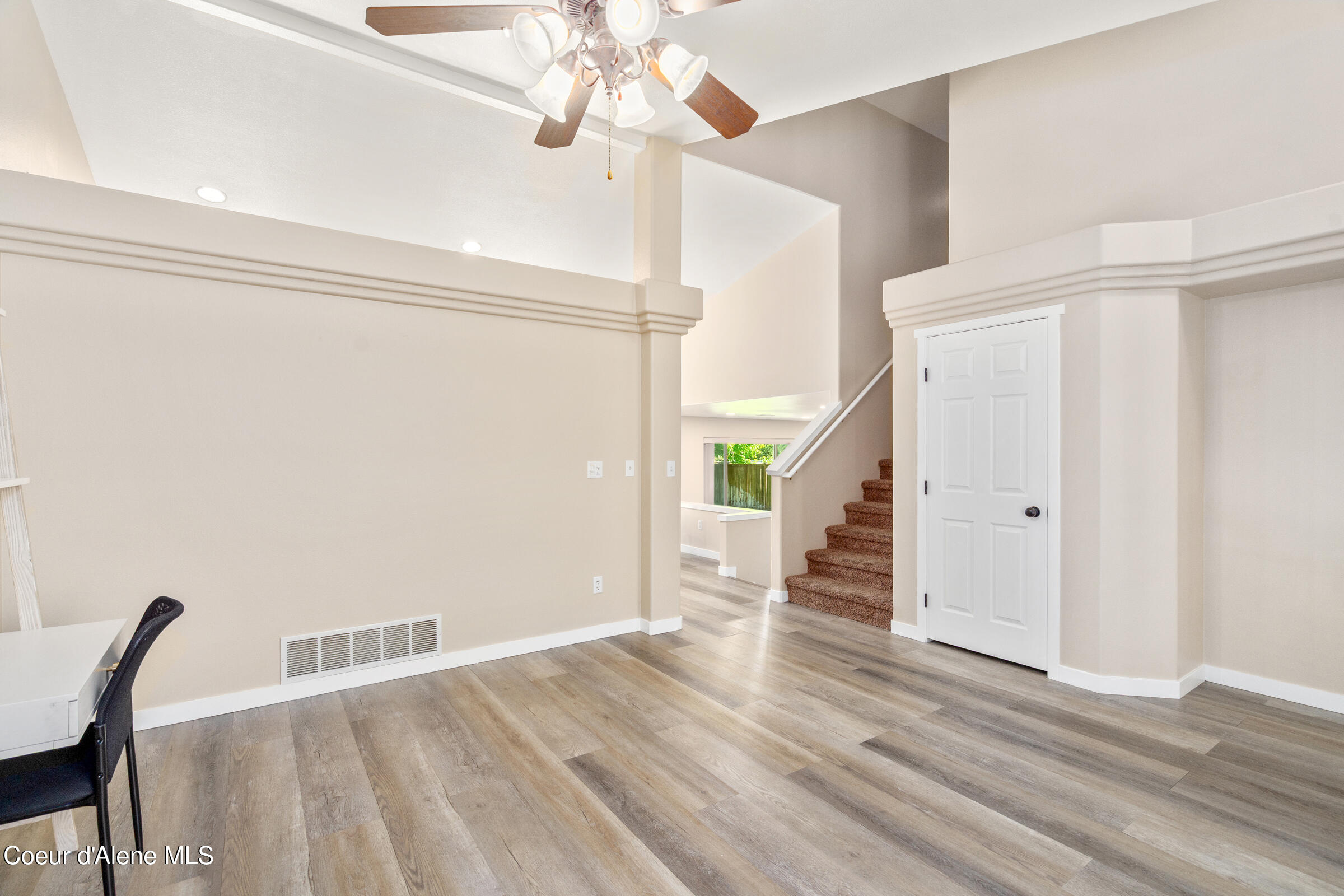 1800 N WILLAMETTE DR