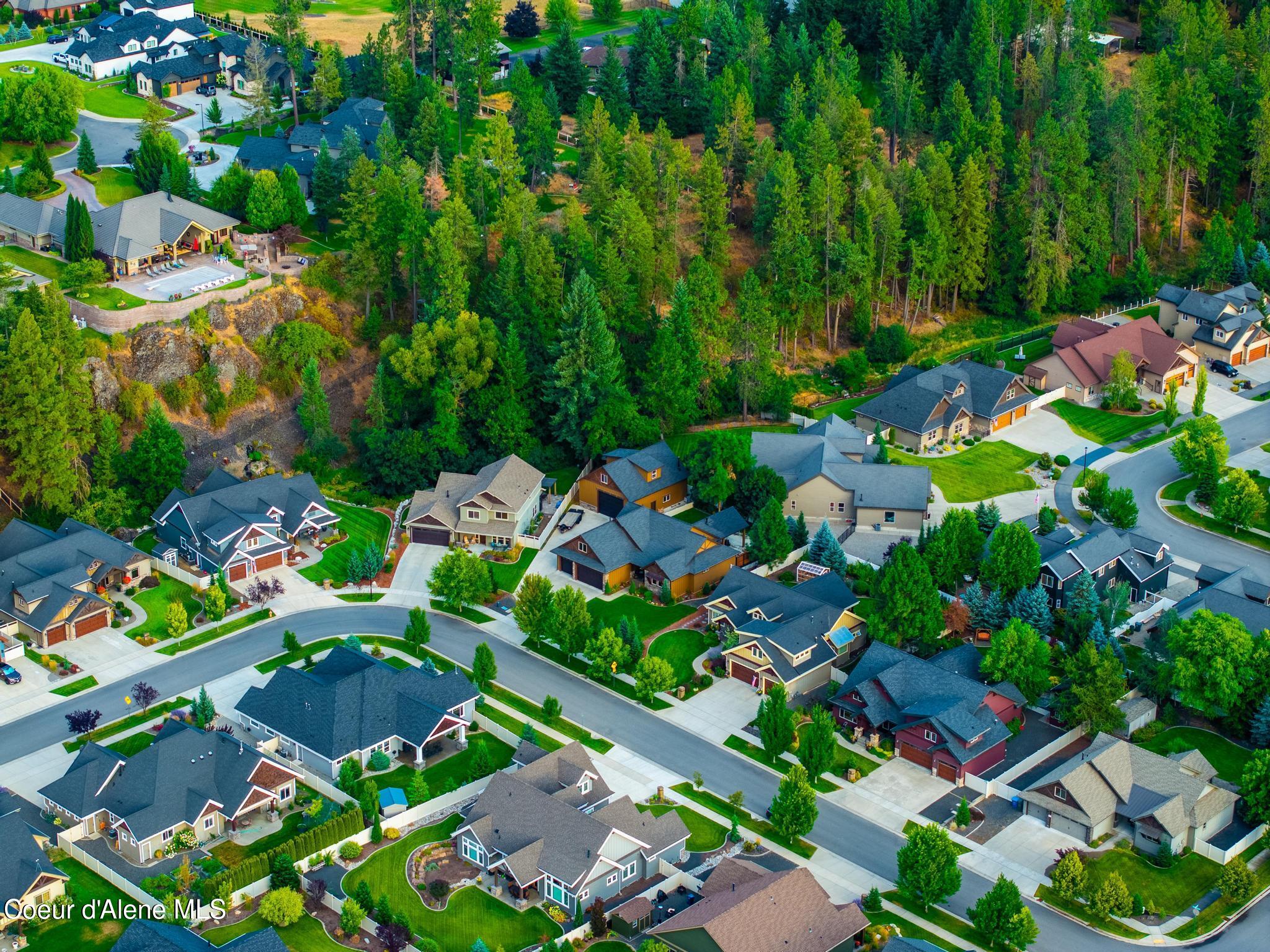 1122 E MAROON CREEK DR