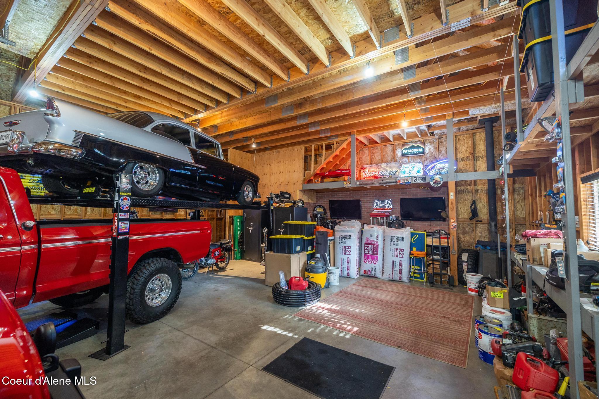 1122 E MAROON CREEK DR