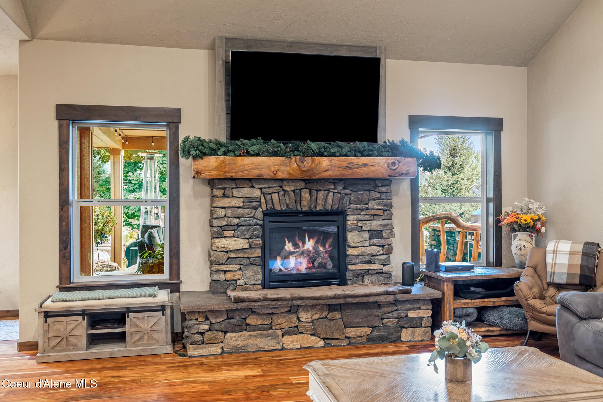 1122 E MAROON CREEK DR