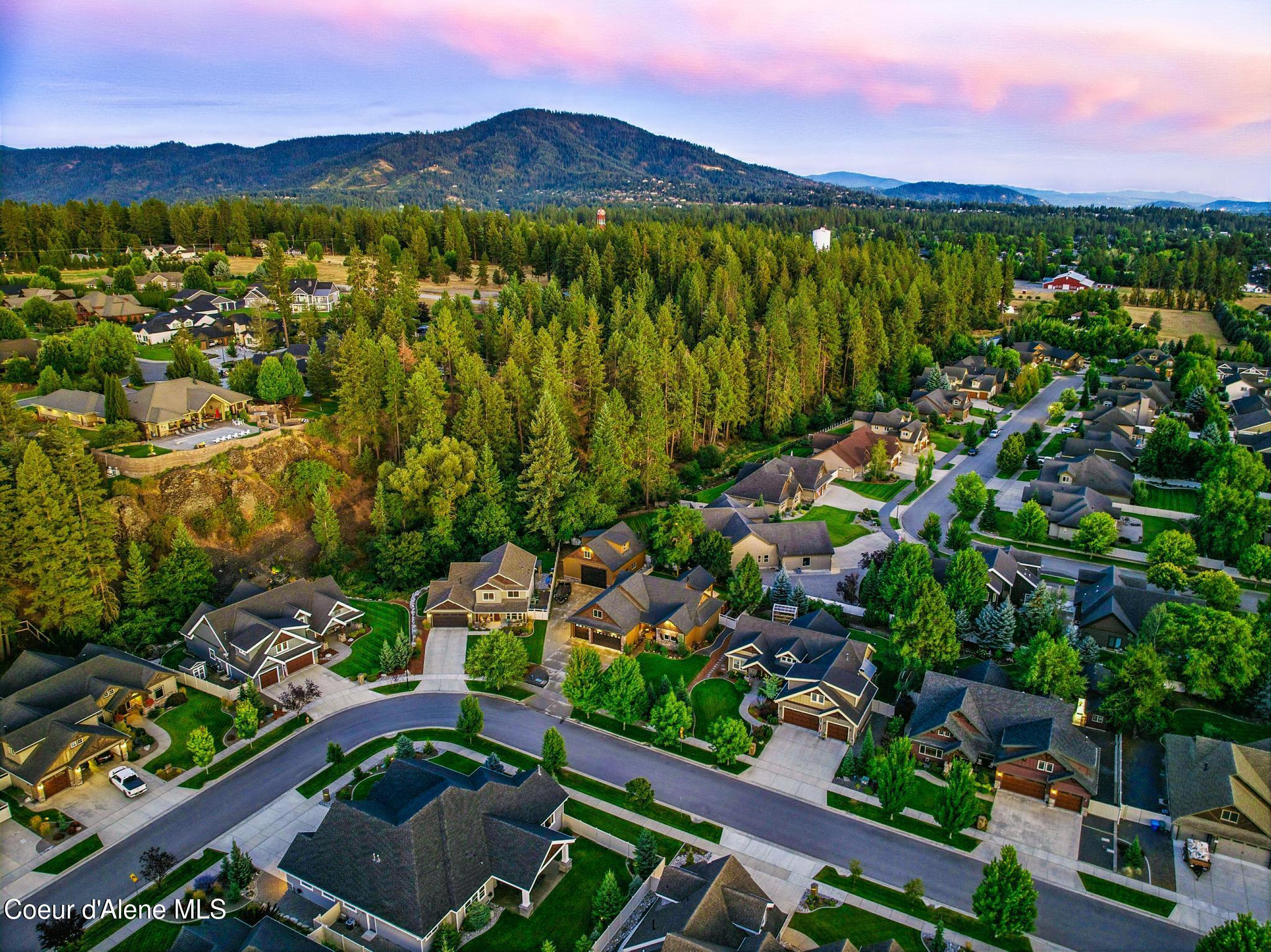 1122 E MAROON CREEK DR