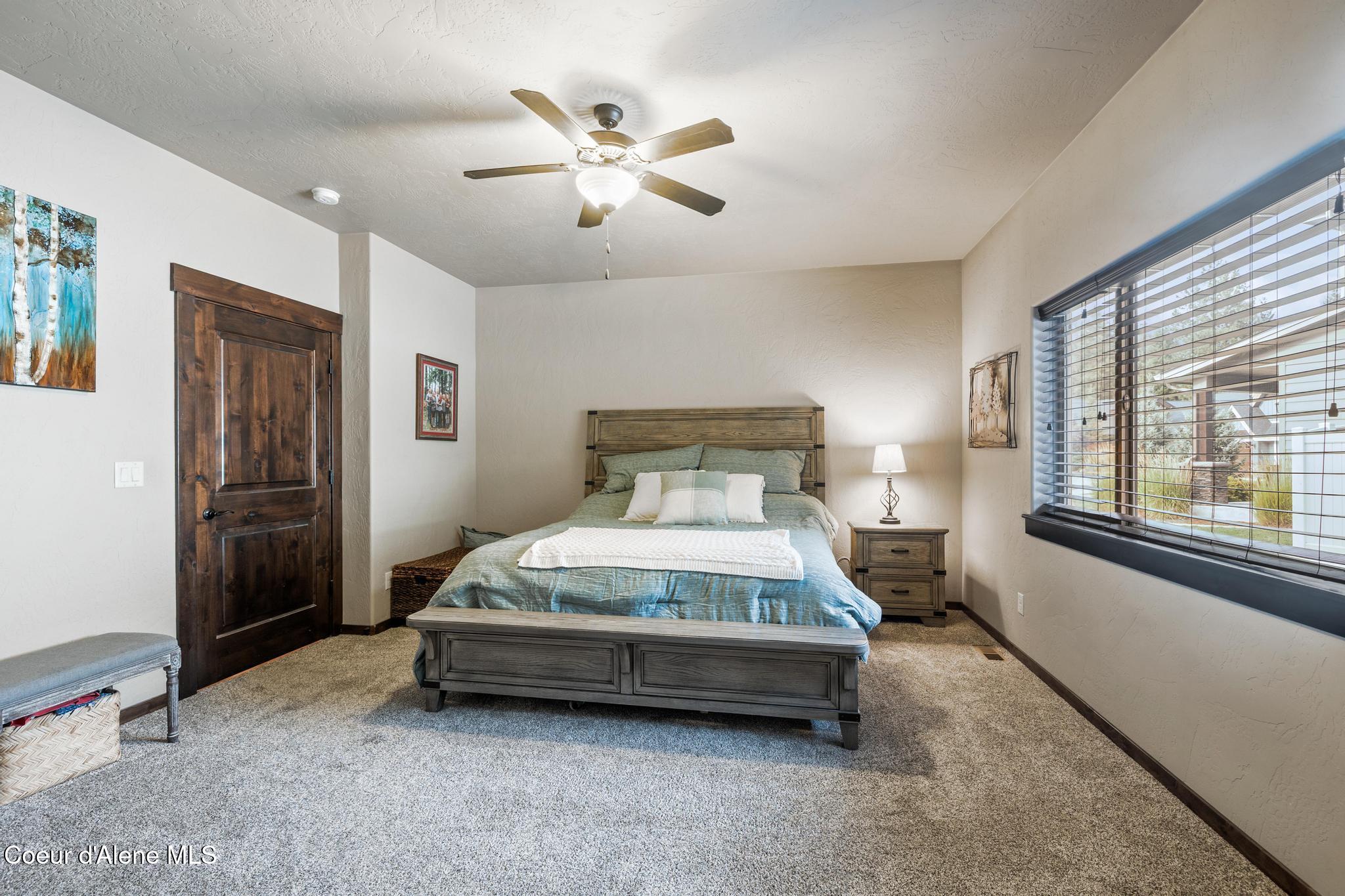 1122 E MAROON CREEK DR