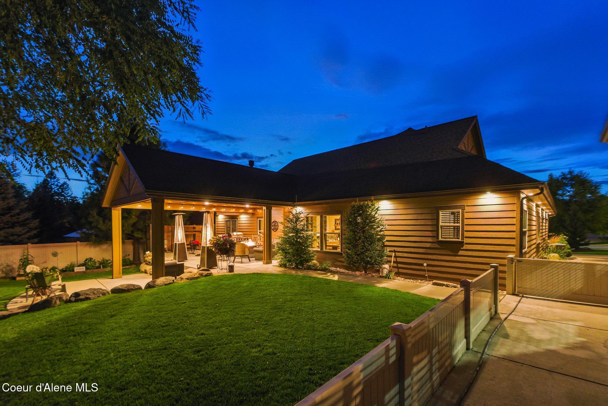 1122 E MAROON CREEK DR