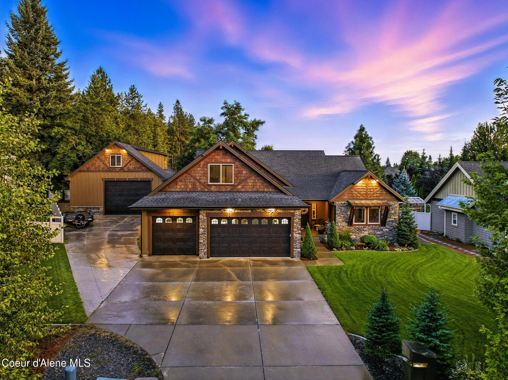 1122 E MAROON CREEK DR