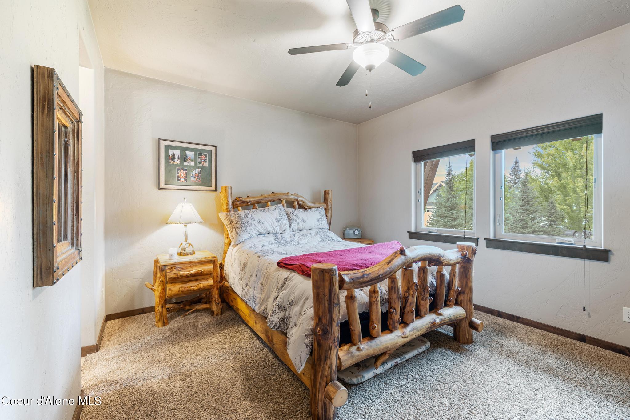 1122 E MAROON CREEK DR