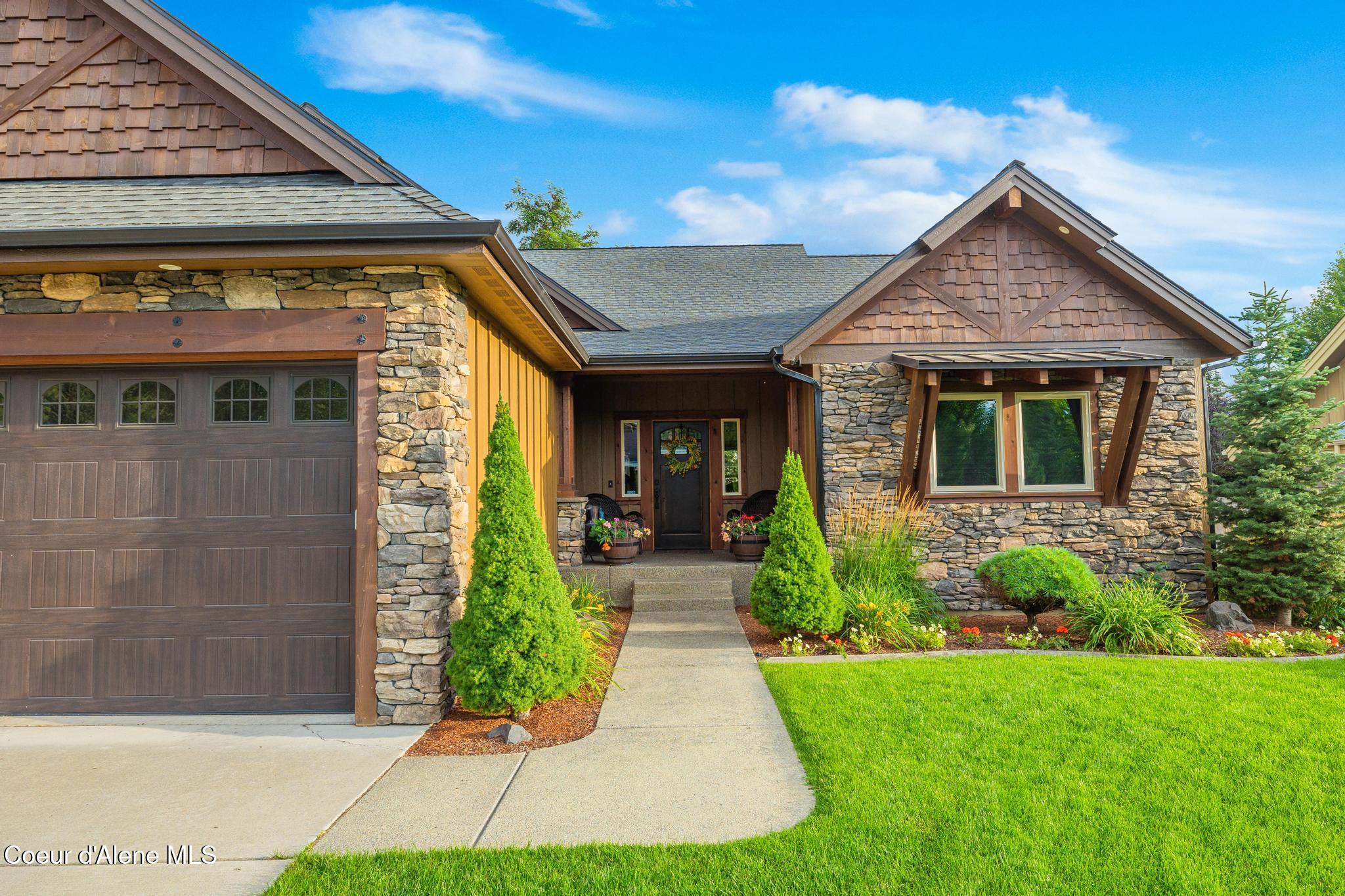 1122 E MAROON CREEK DR