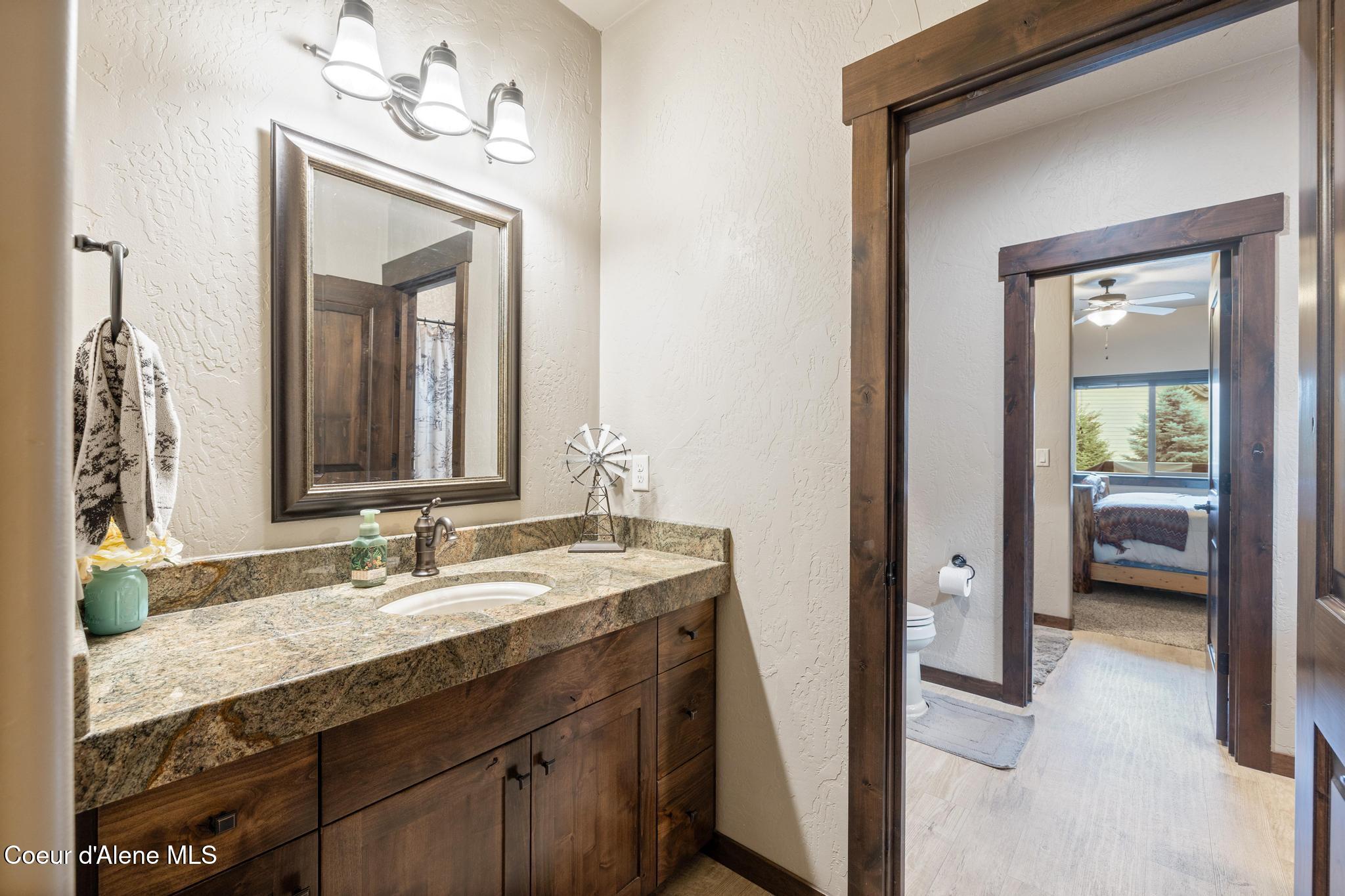 1122 E MAROON CREEK DR