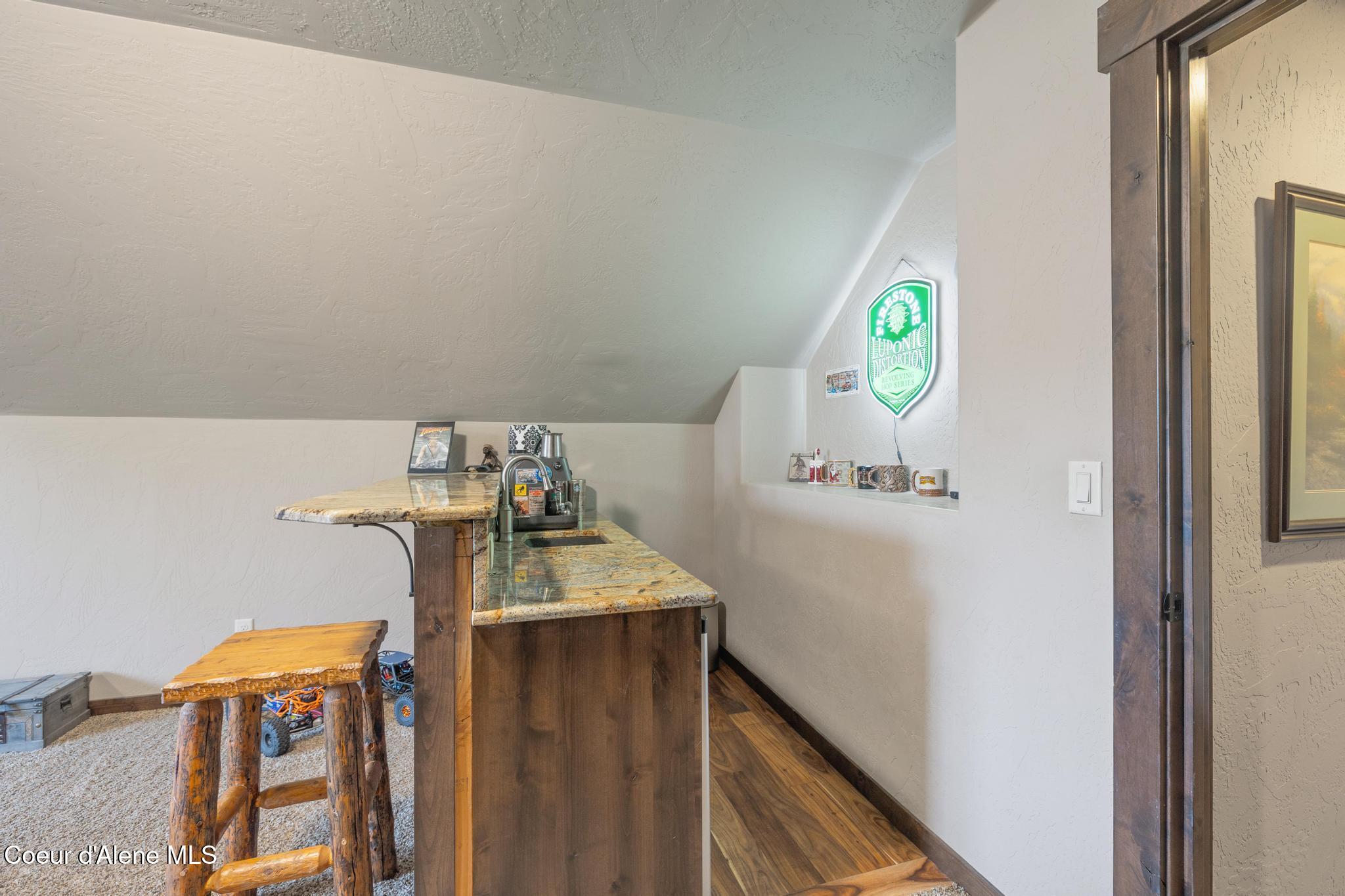 1122 E MAROON CREEK DR