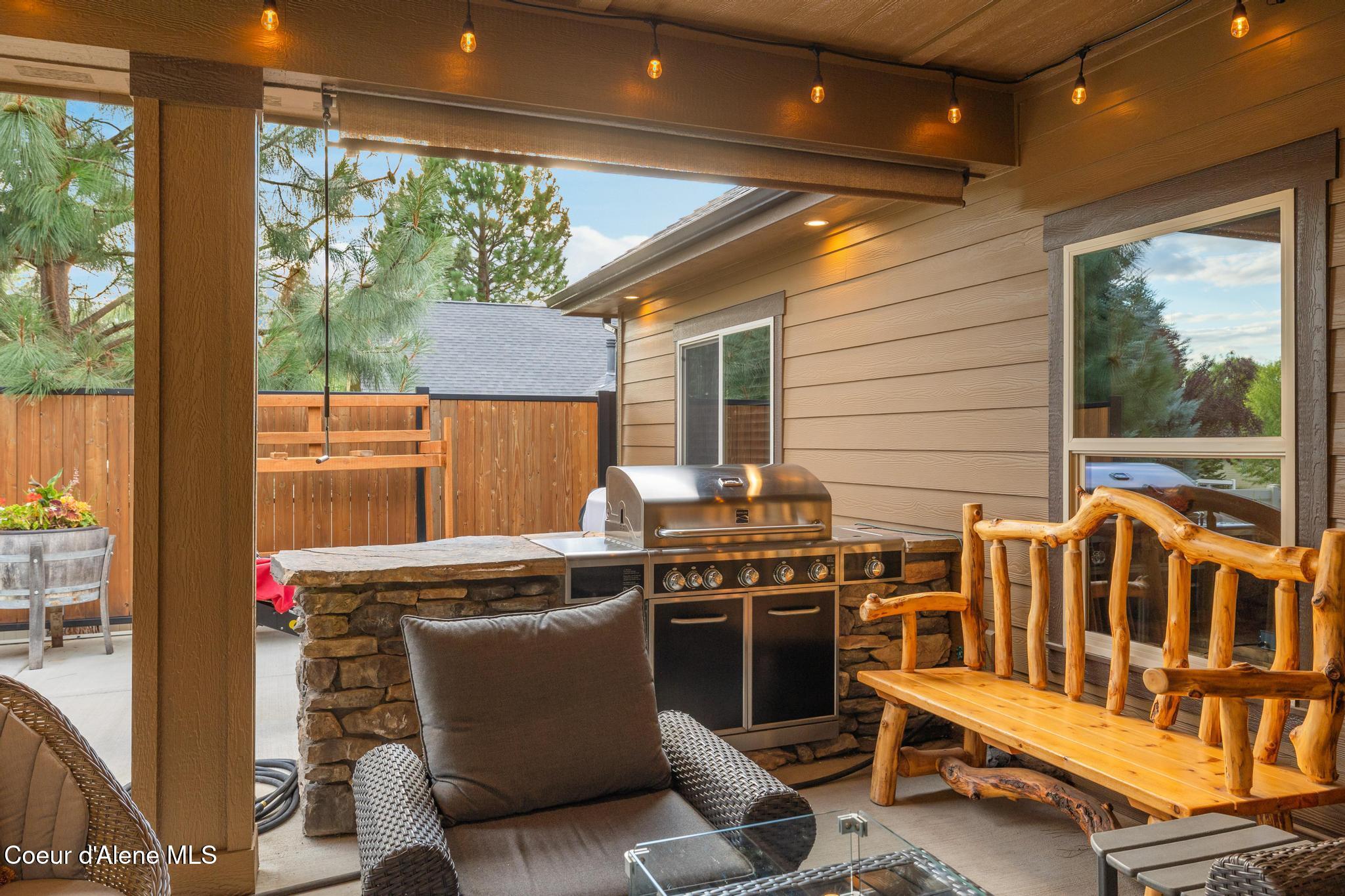 1122 E MAROON CREEK DR