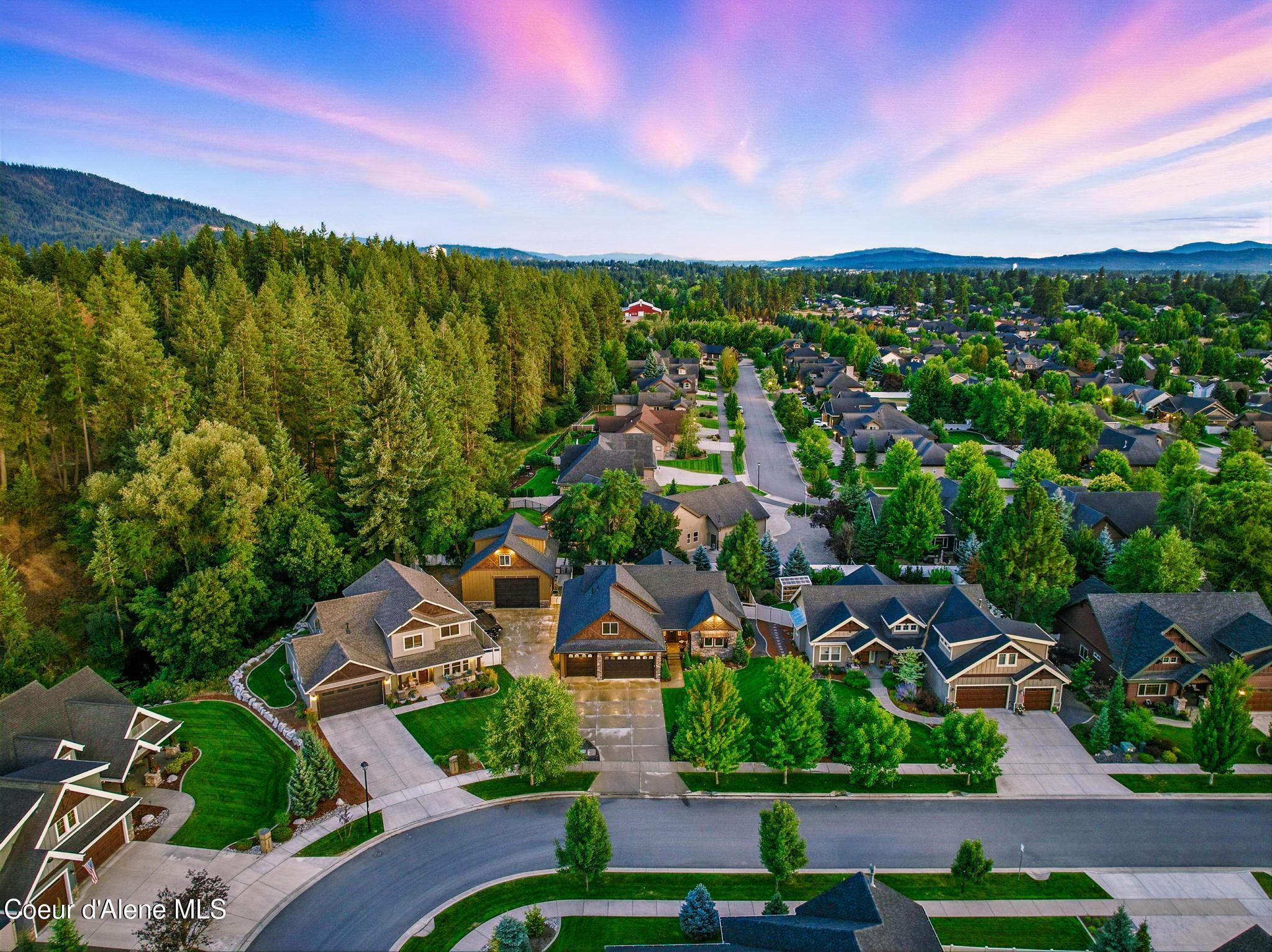 1122 E MAROON CREEK DR