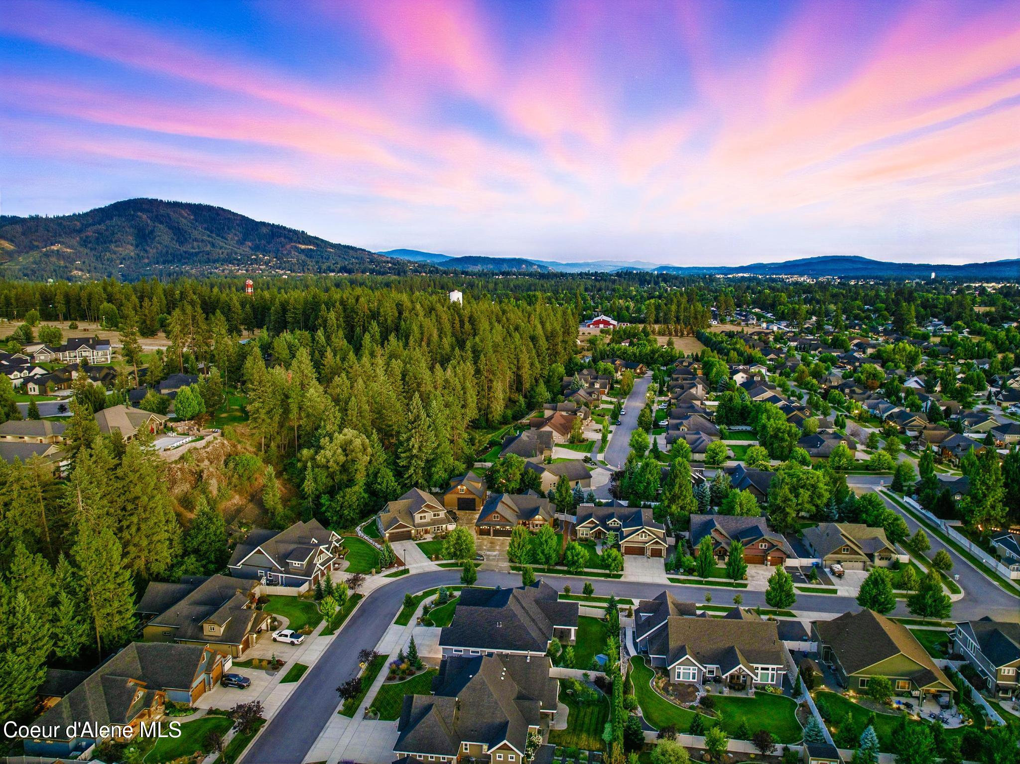 1122 E MAROON CREEK DR