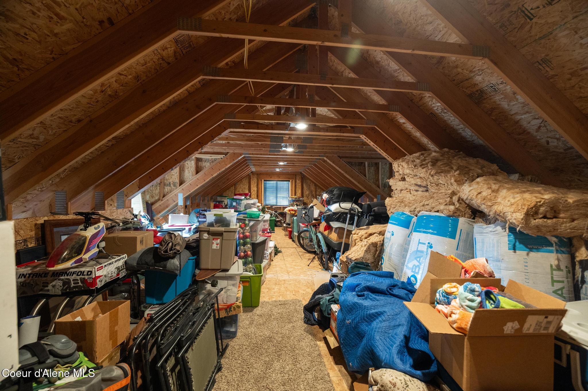 1122 E MAROON CREEK DR