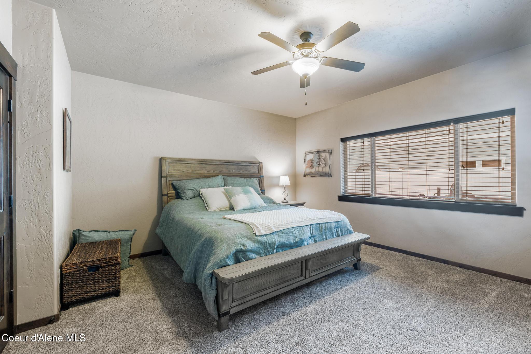 1122 E MAROON CREEK DR