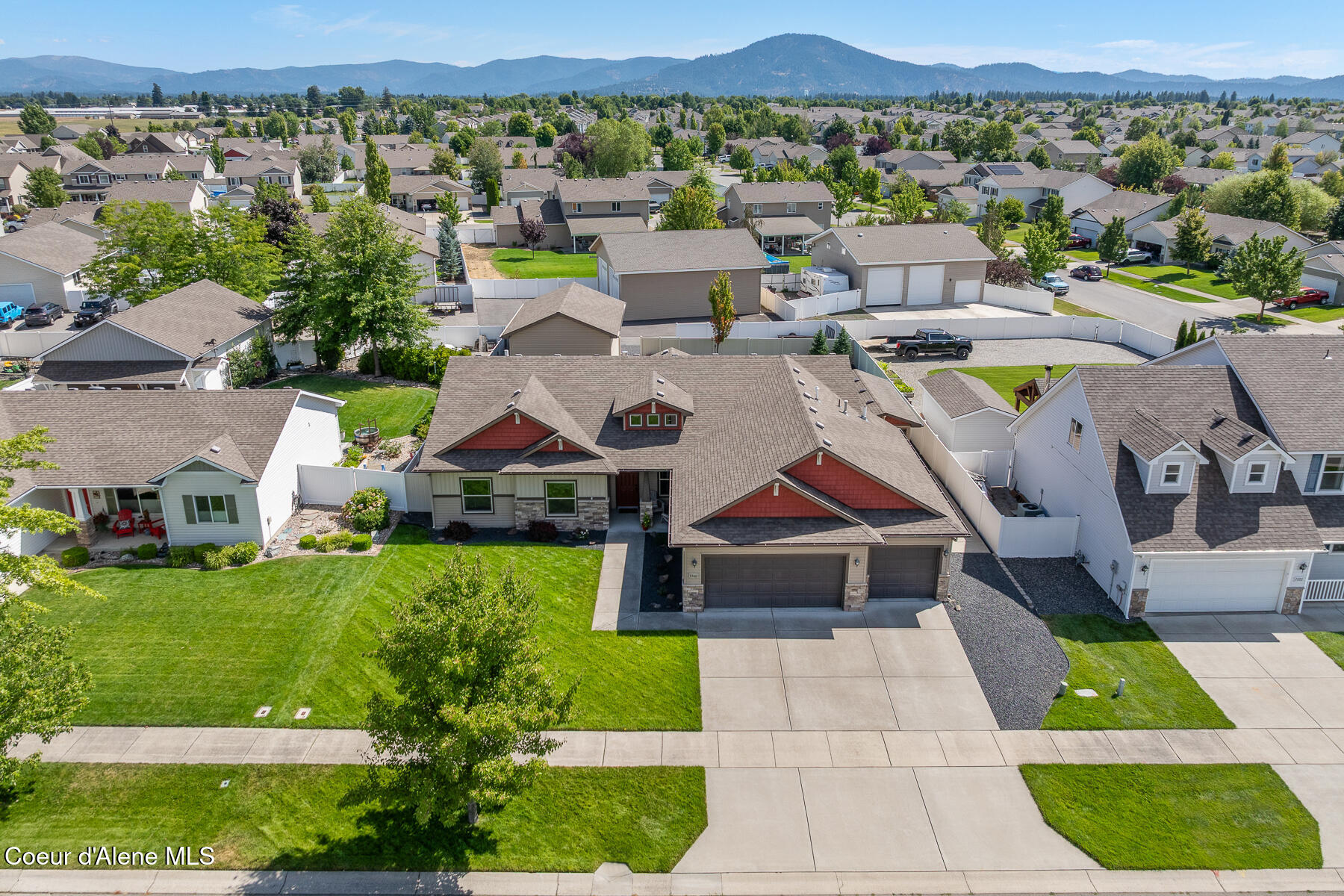 7746 N FAIRBORNE LN, Coeur d'Alene