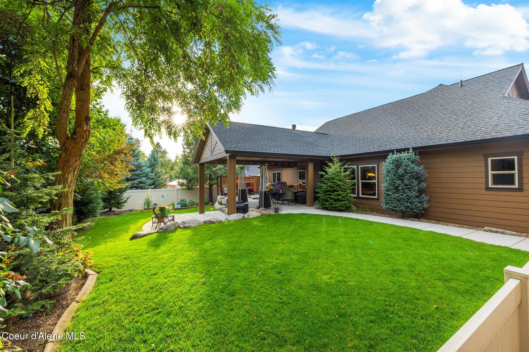 1122 E Maroon Creek DR