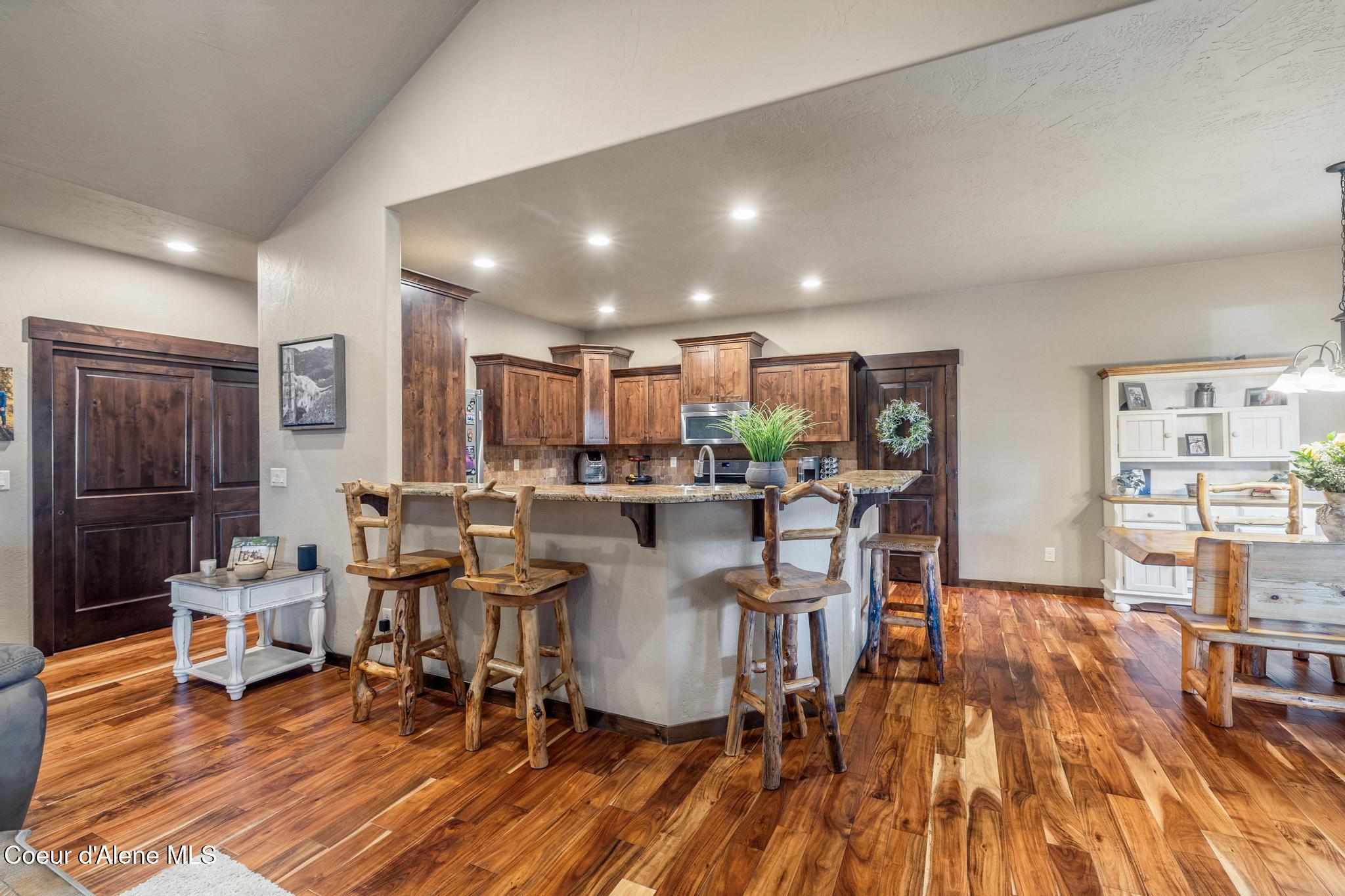 1122 E Maroon Creek DR