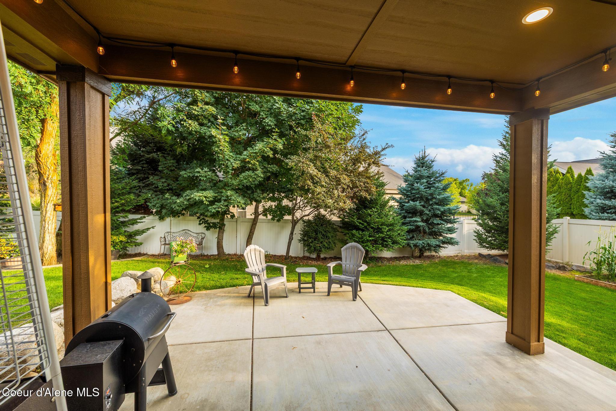 1122 E Maroon Creek DR