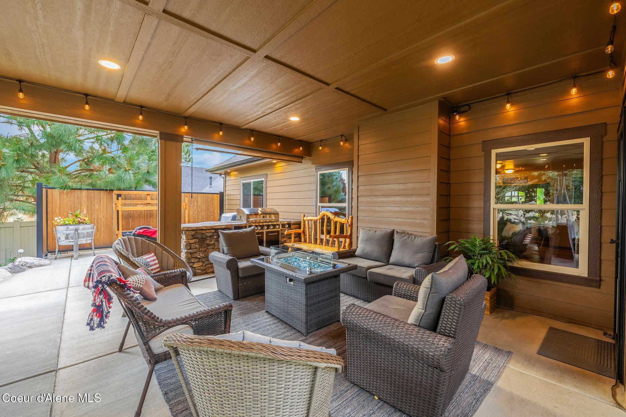 1122 E Maroon Creek DR