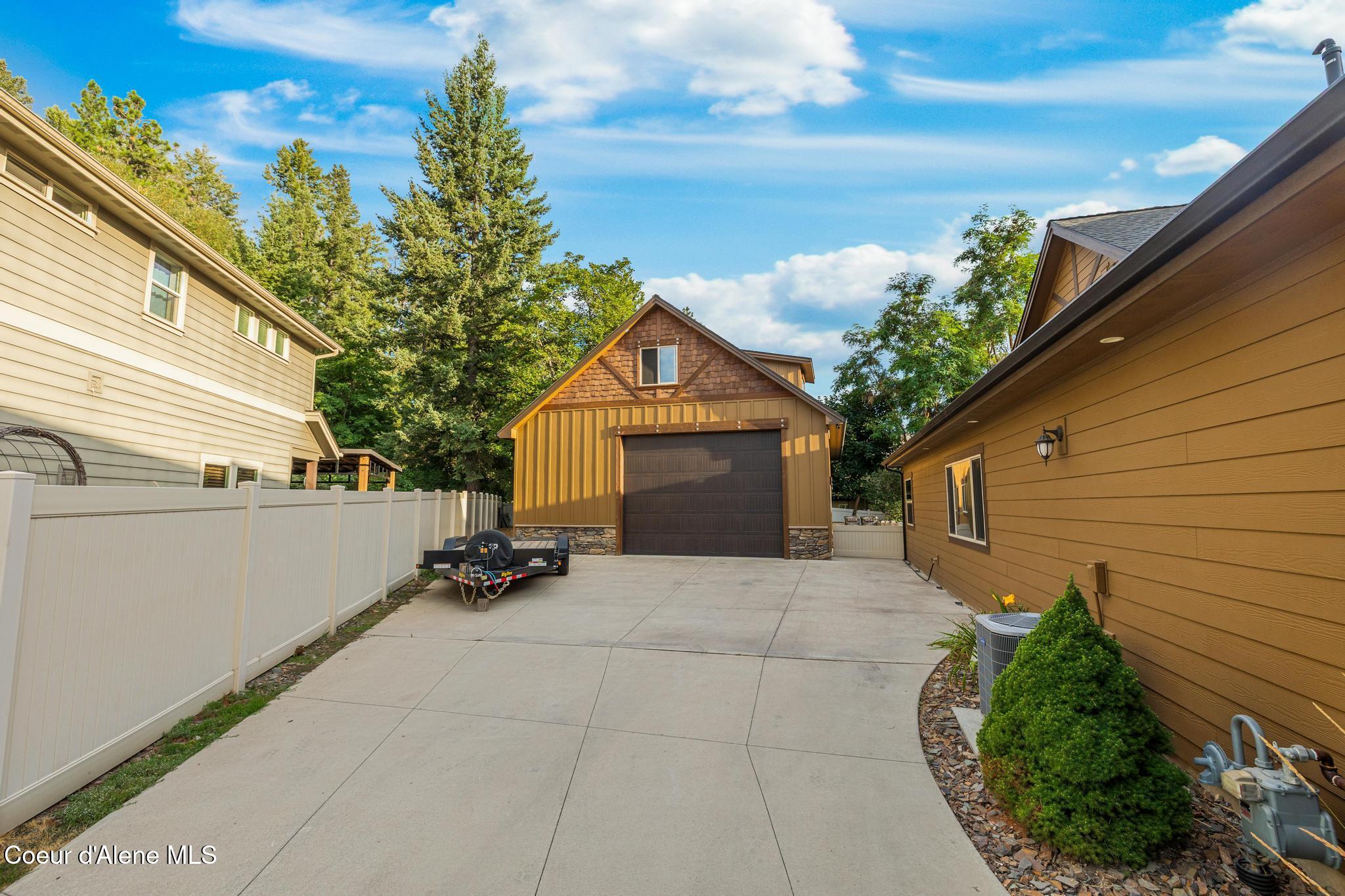 1122 E Maroon Creek DR