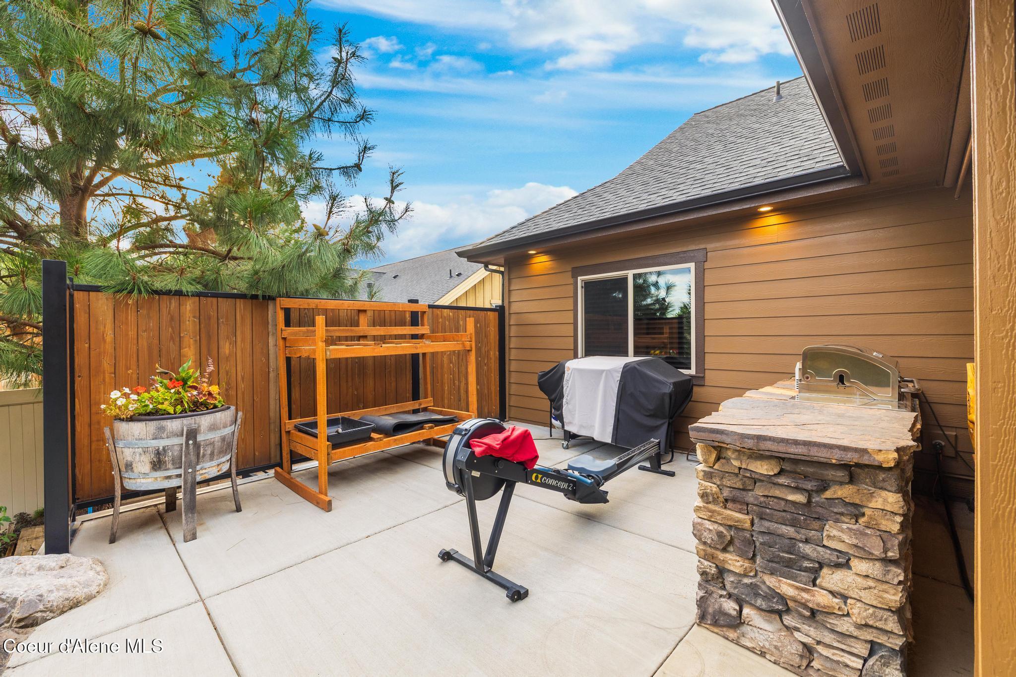 1122 E Maroon Creek DR