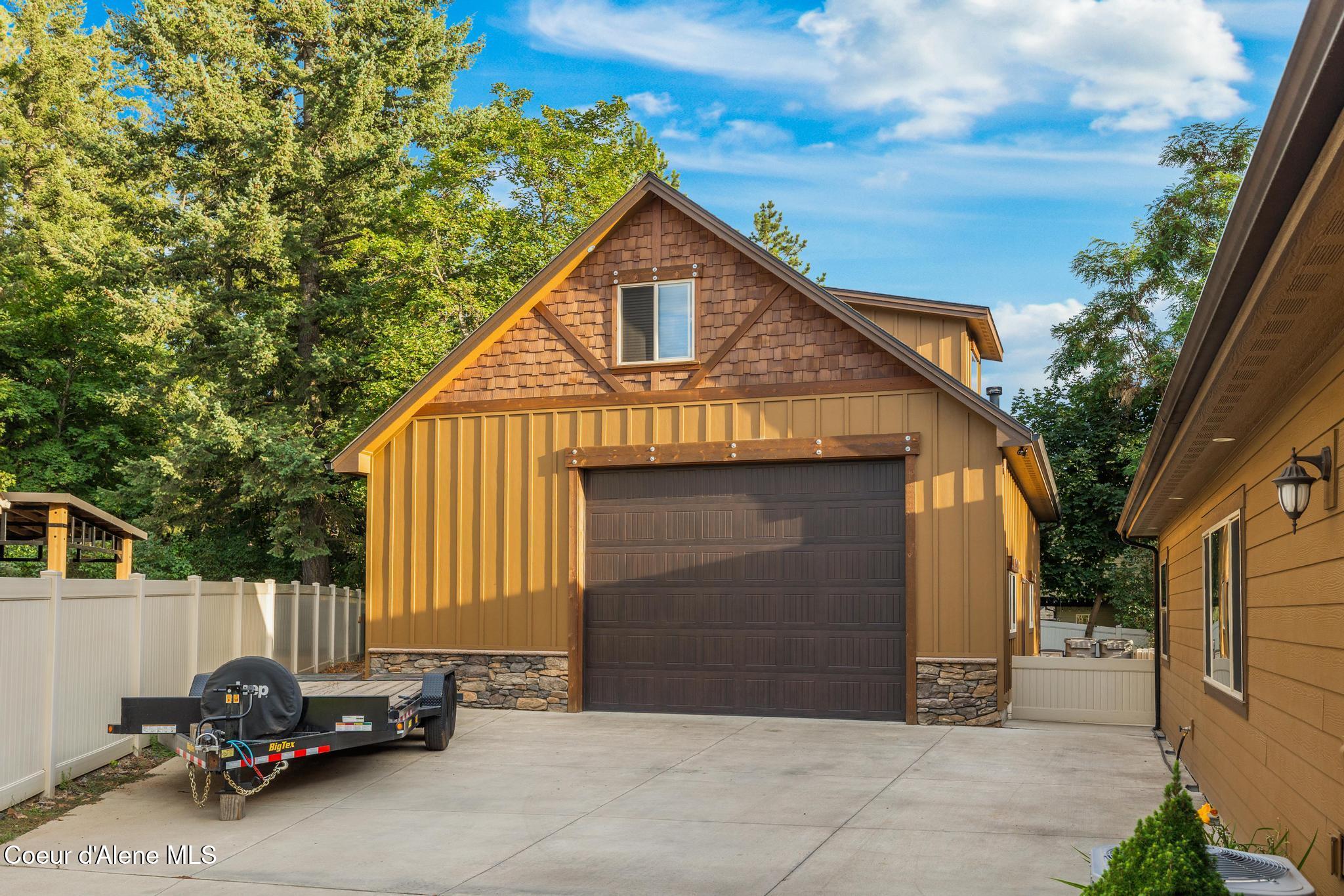 1122 E Maroon Creek DR