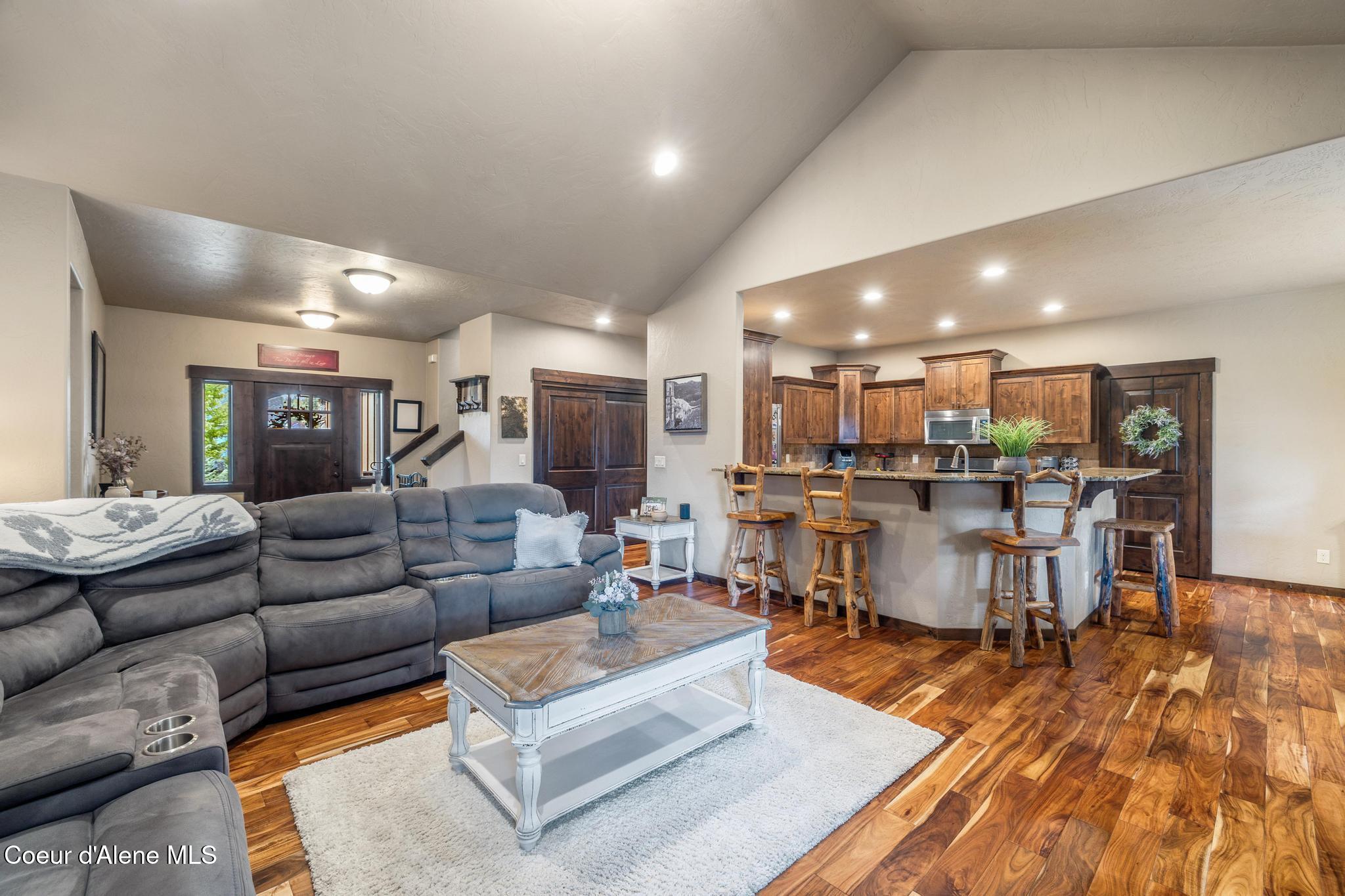 1122 E Maroon Creek DR