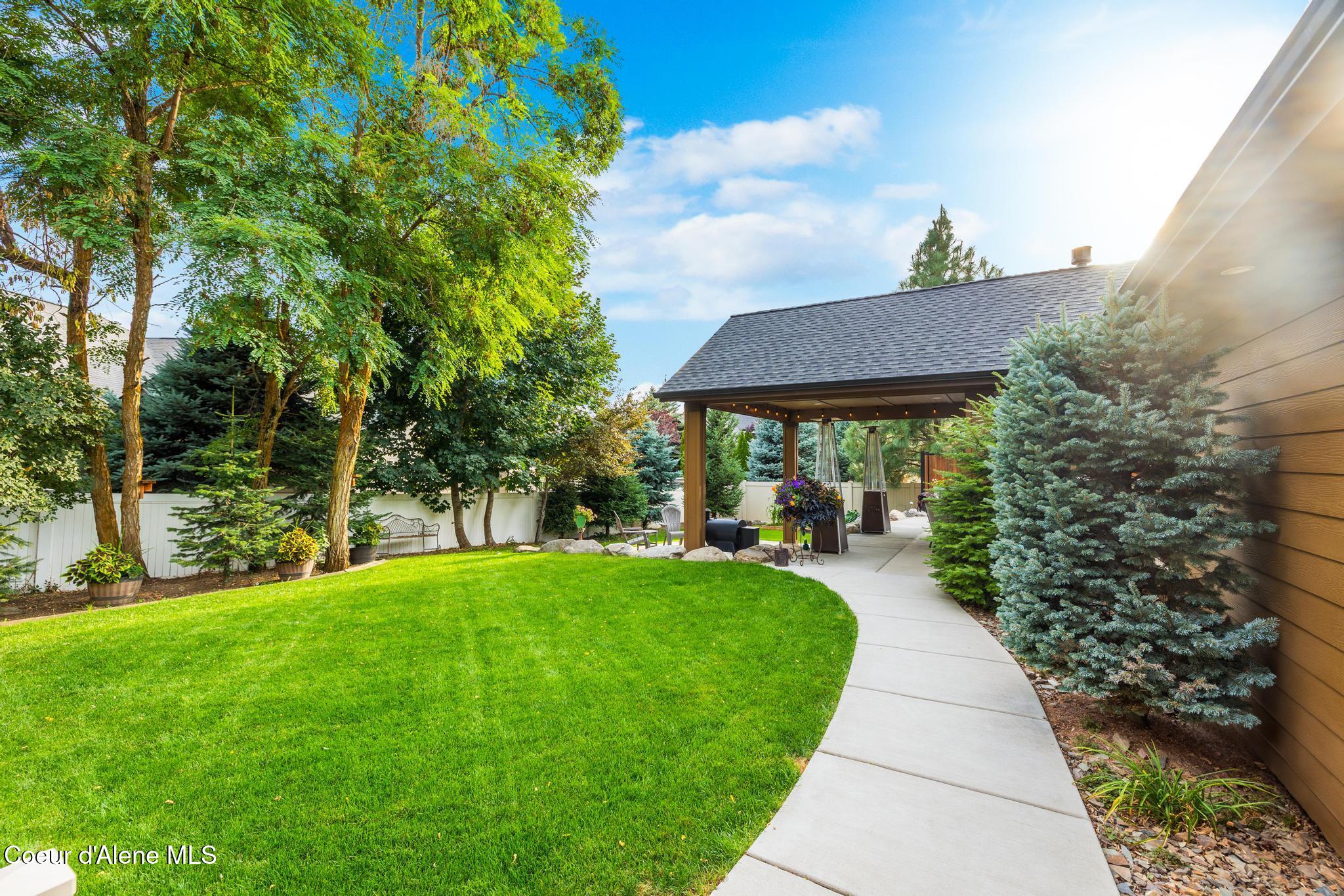 1122 E Maroon Creek DR
