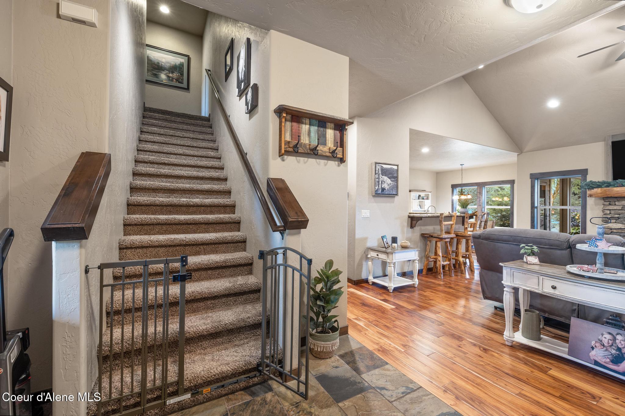 1122 E Maroon Creek DR