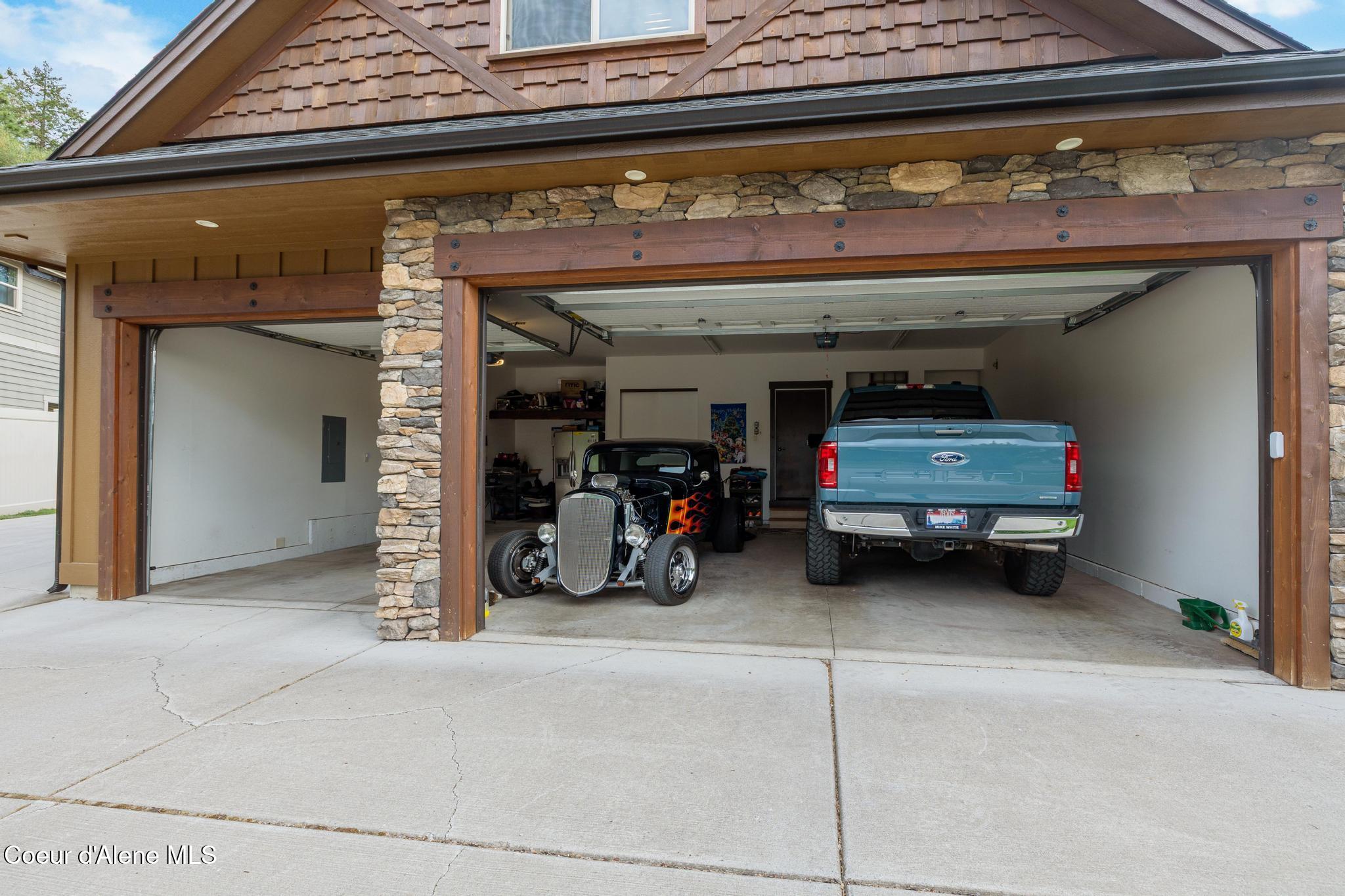 1122 E Maroon Creek DR