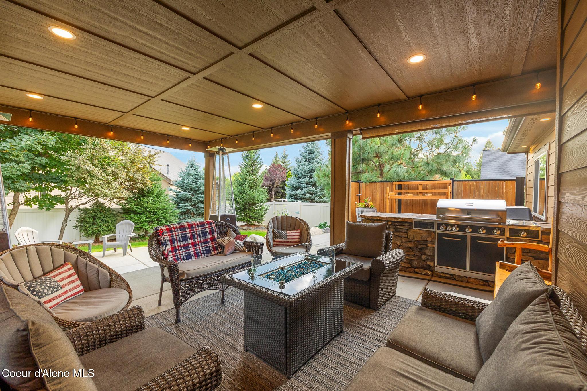 1122 E Maroon Creek DR