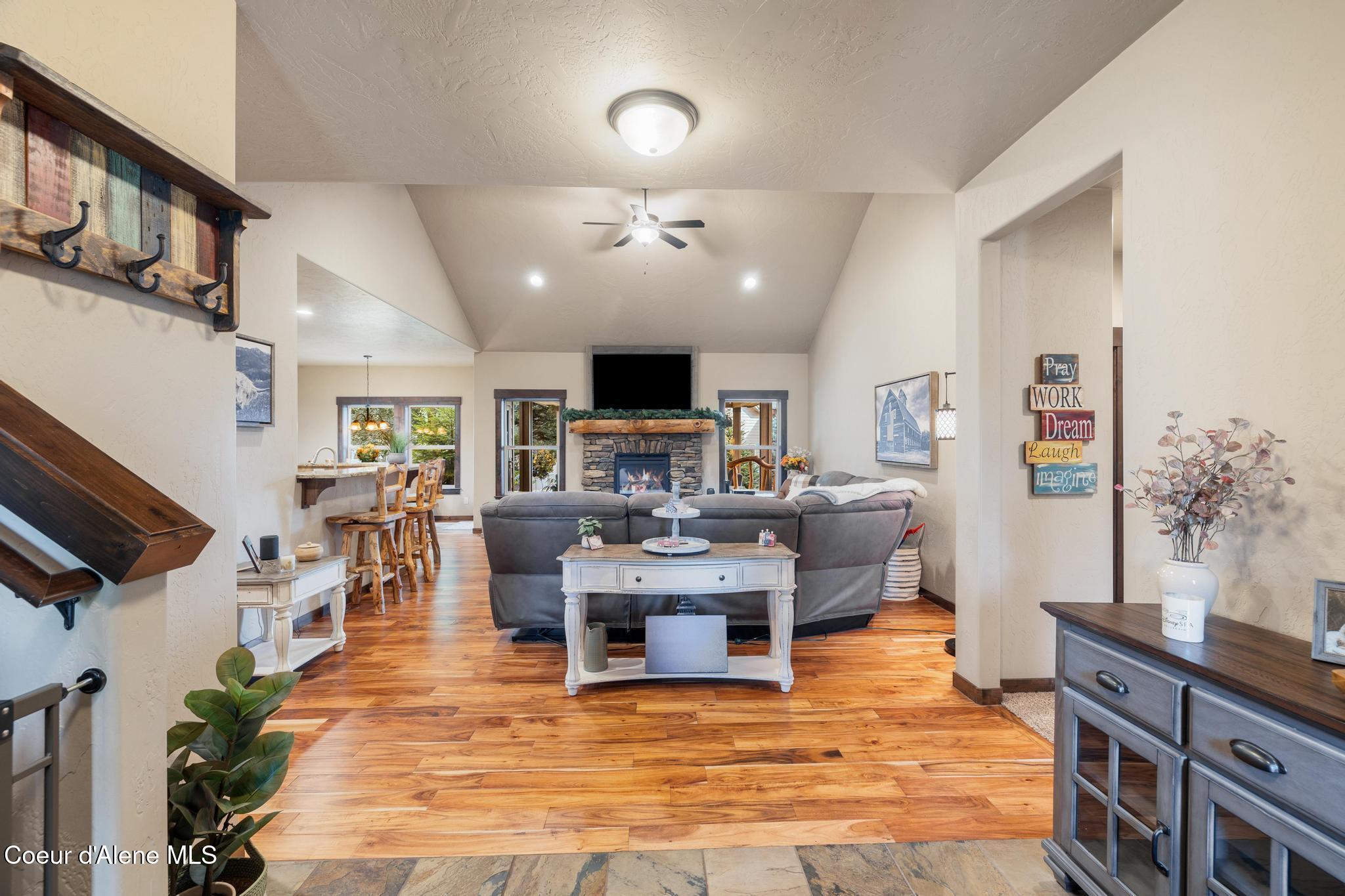 1122 E Maroon Creek DR