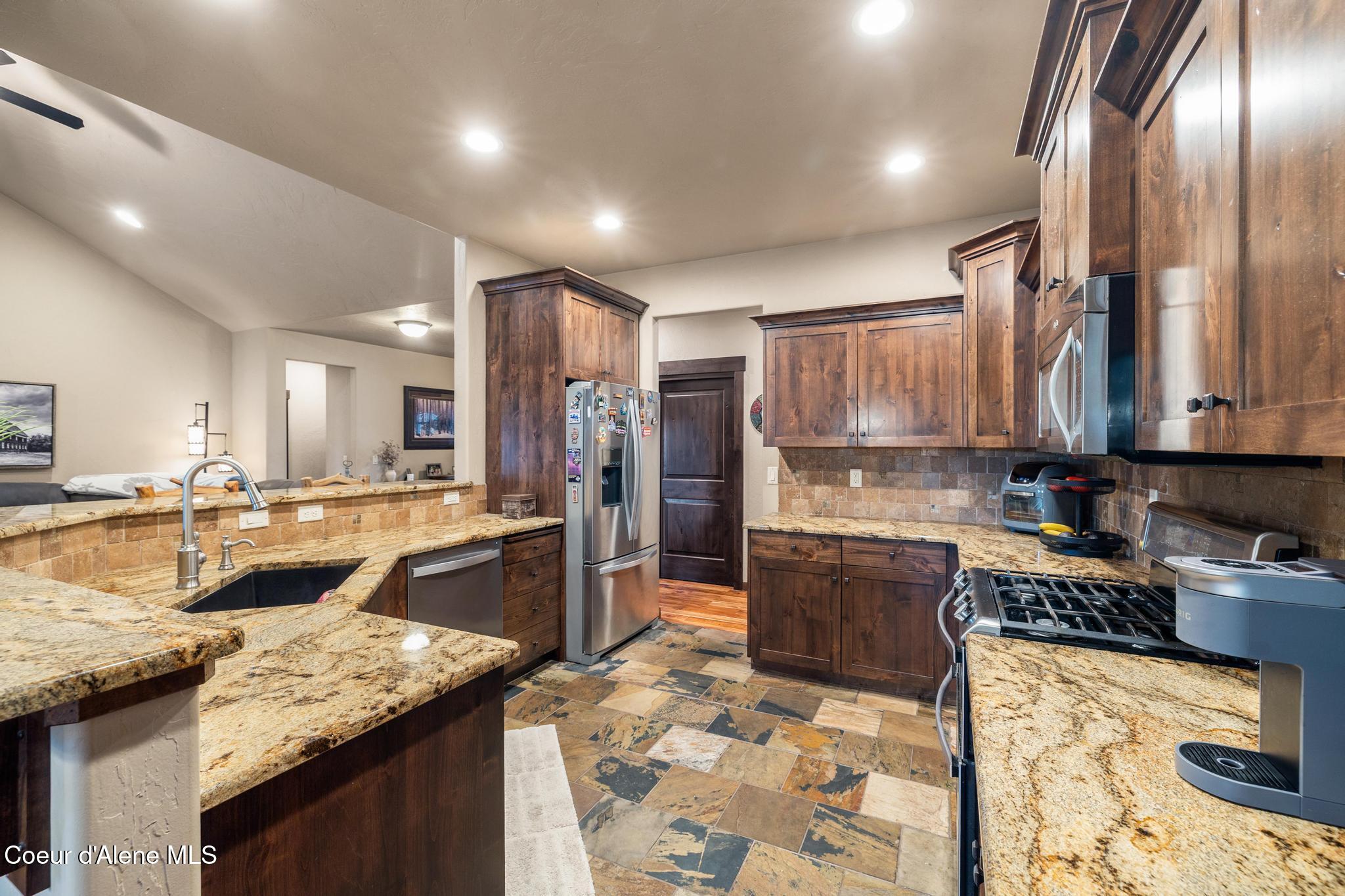 1122 E Maroon Creek DR