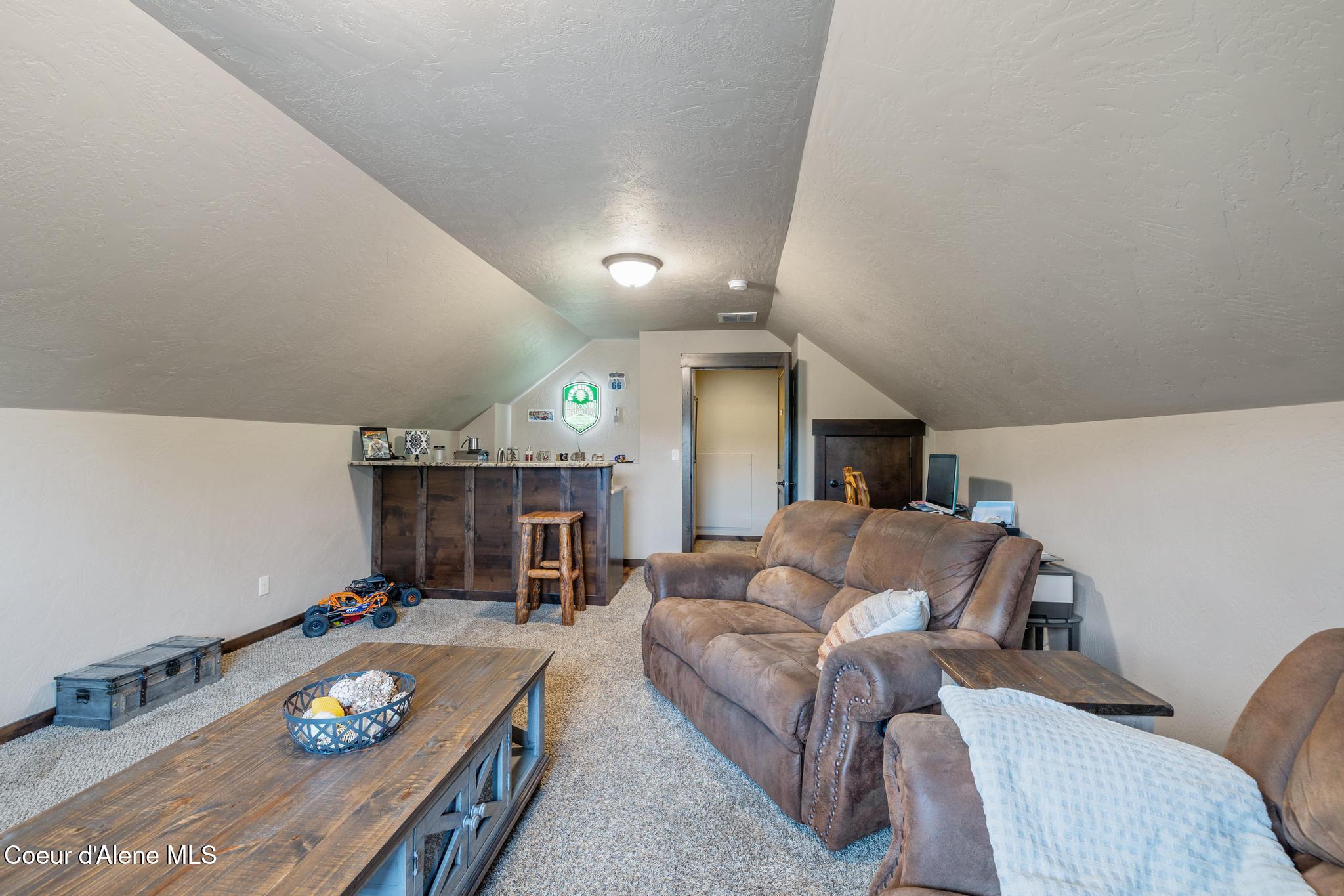 1122 E Maroon Creek DR
