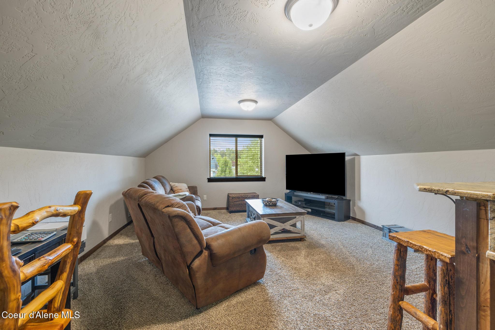 1122 E Maroon Creek DR