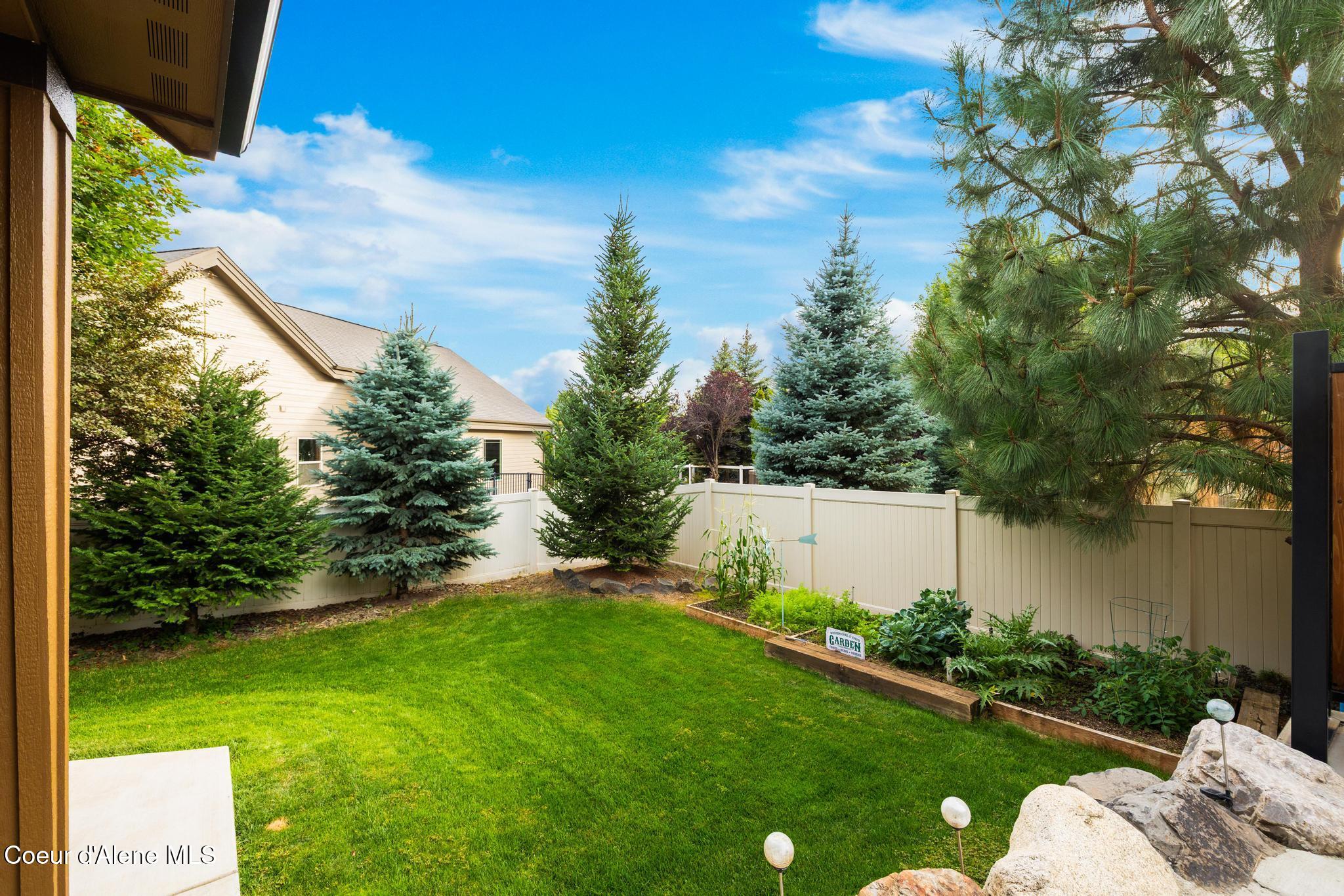 1122 E Maroon Creek DR