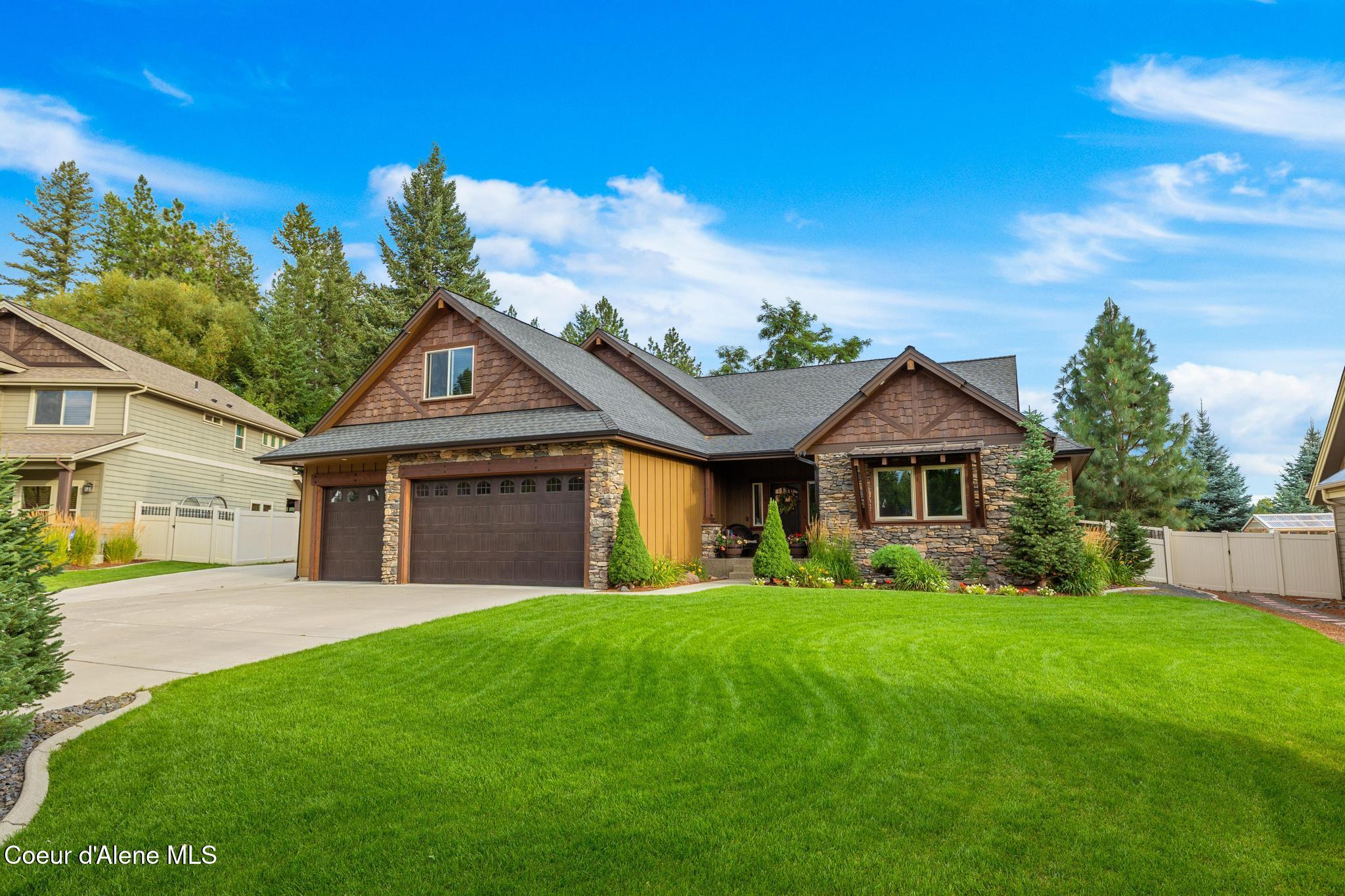 1122 E Maroon Creek DR