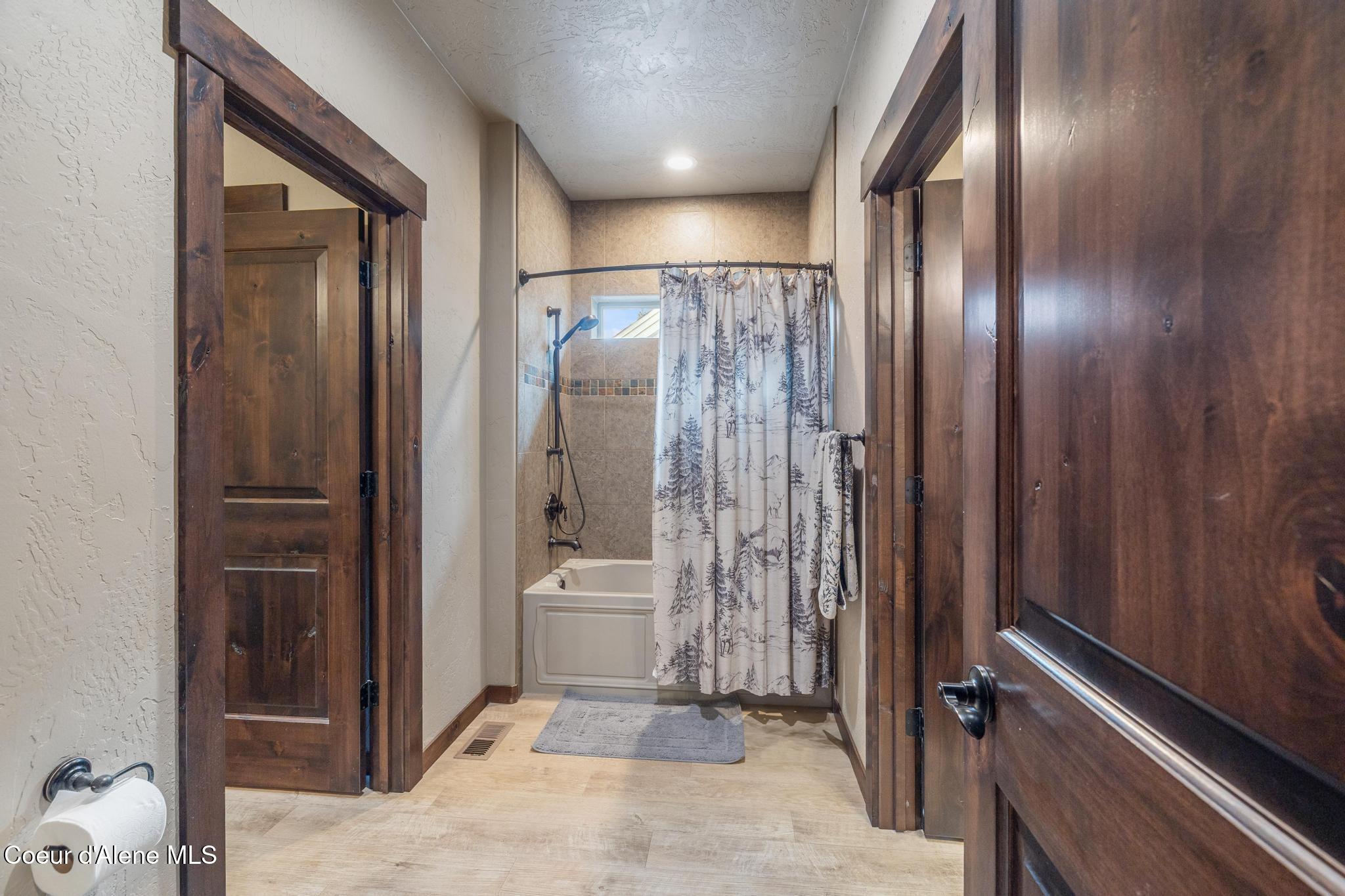 1122 E Maroon Creek DR