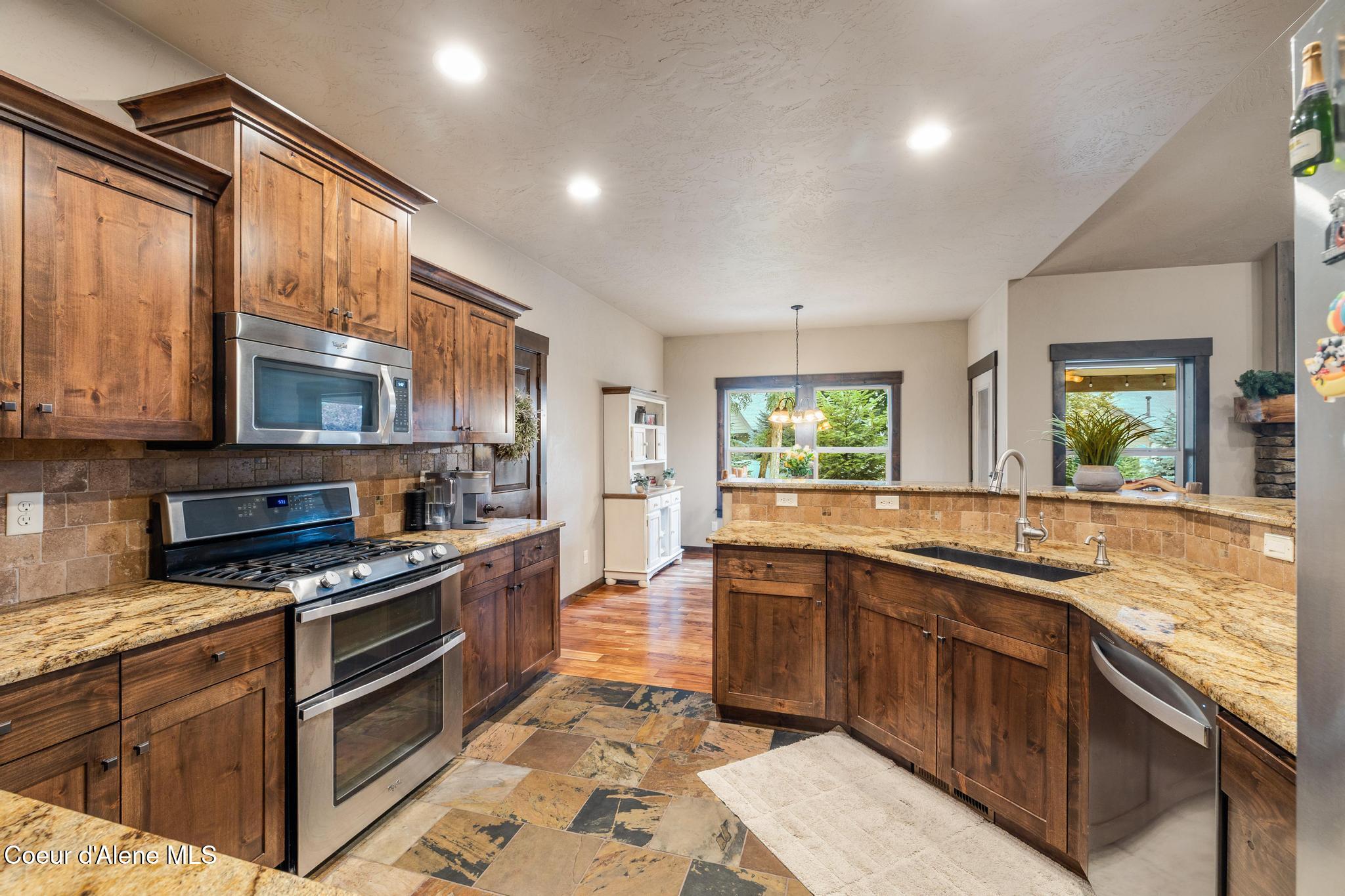 1122 E Maroon Creek DR