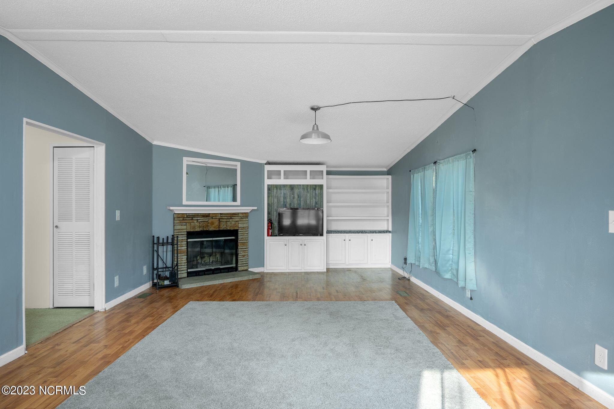 130 Edgewater Lane
