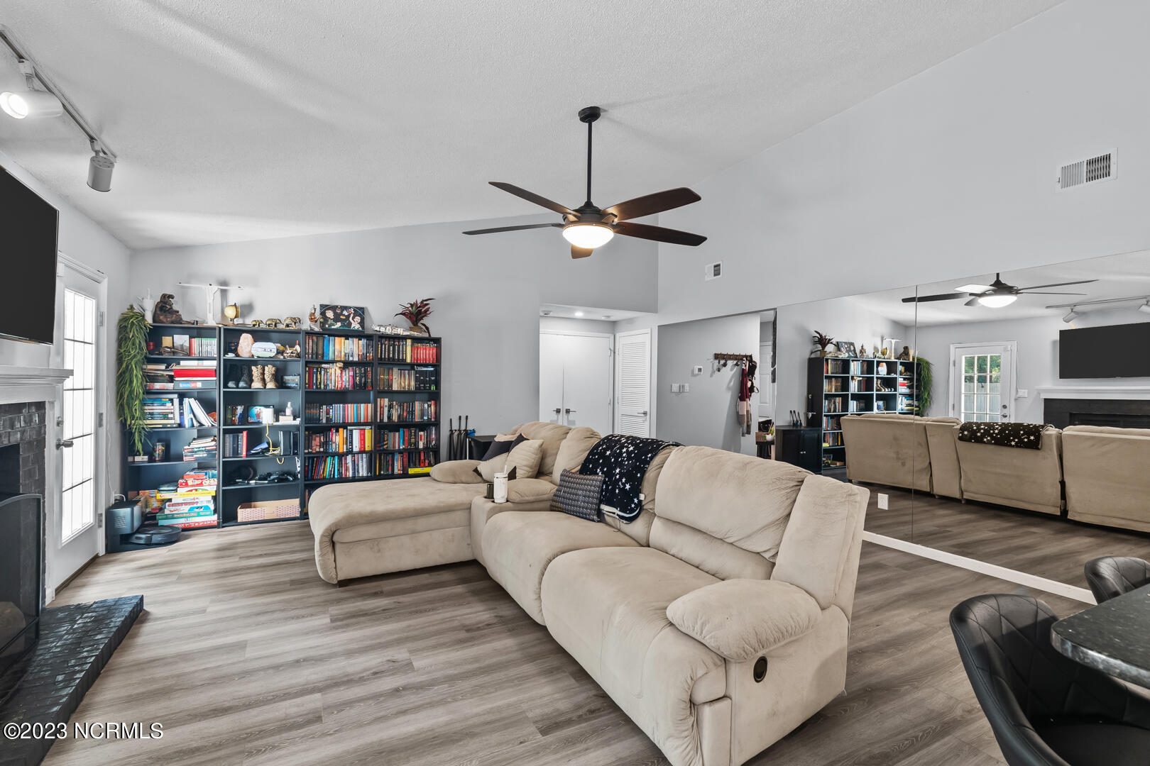 201 E Lakeridge Landing