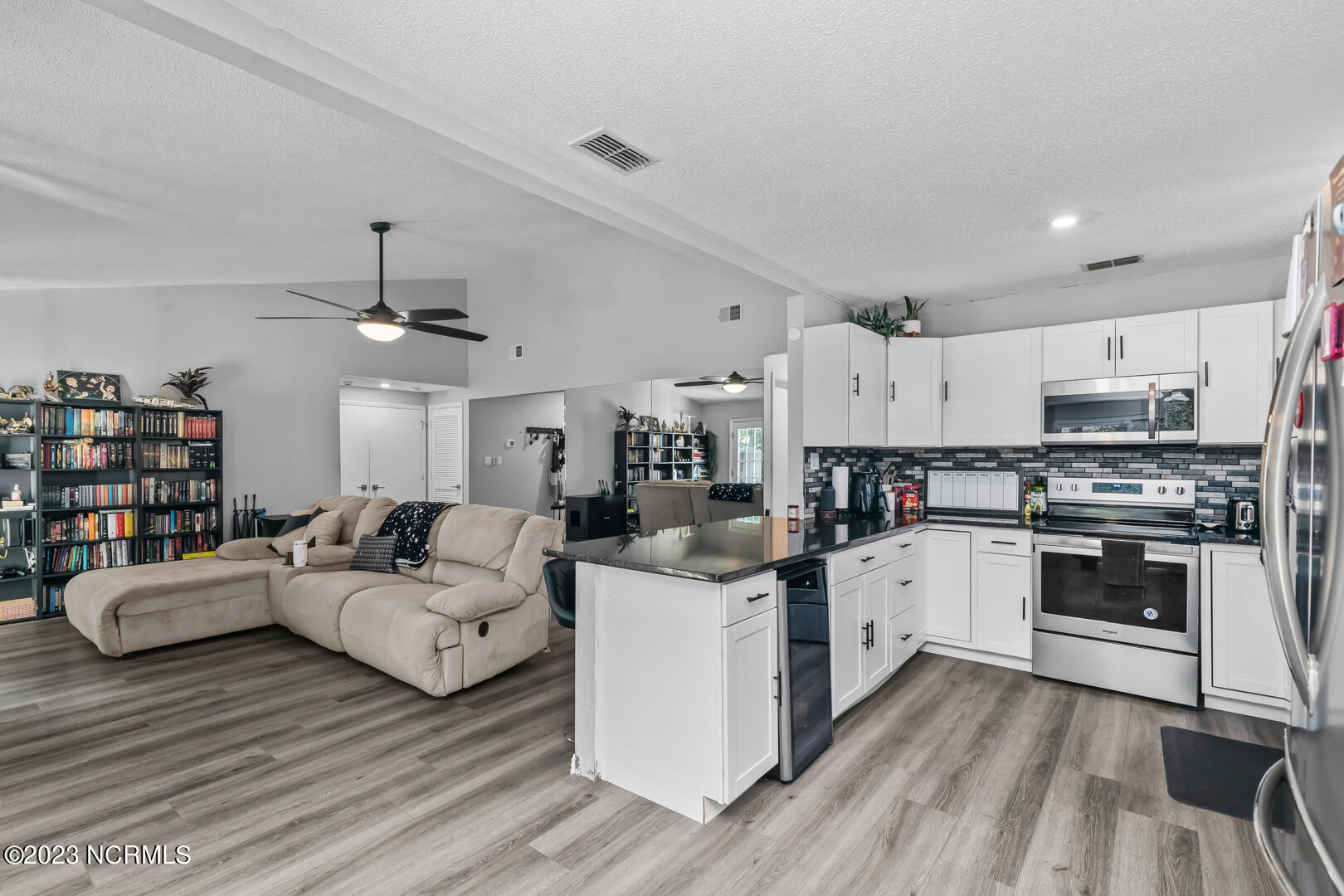 201 E Lakeridge Landing