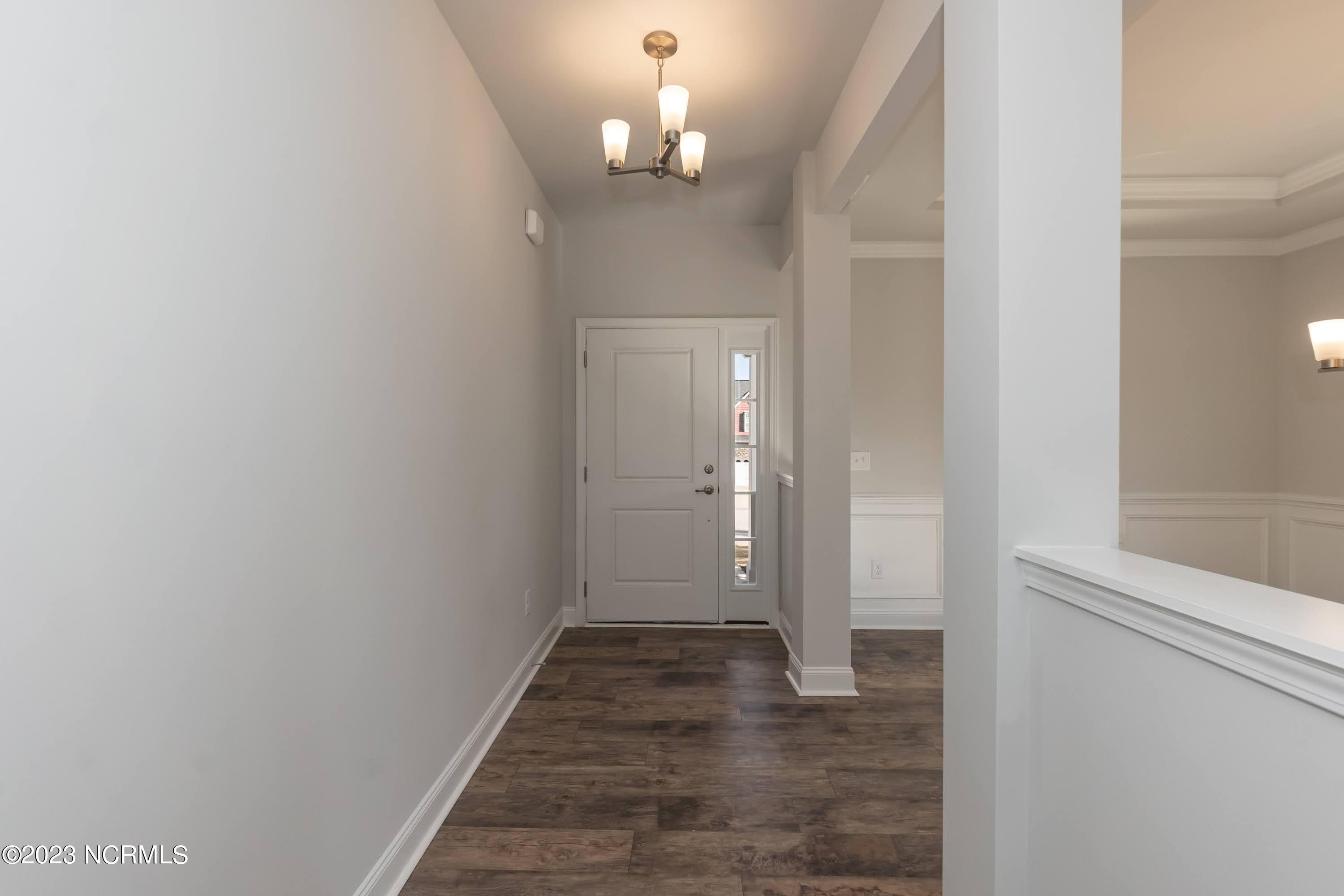 913 Eakins Lane