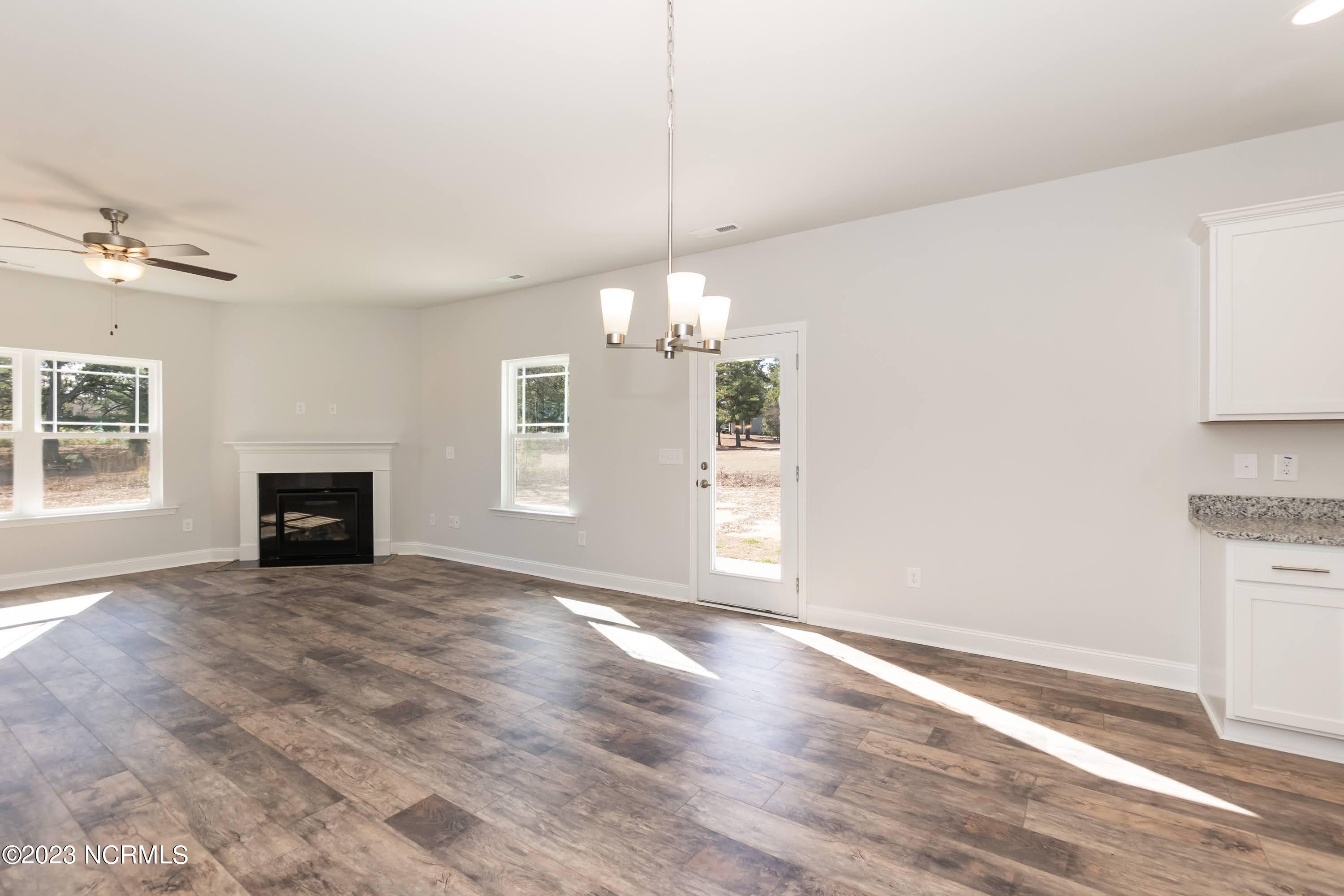 913 Eakins Lane