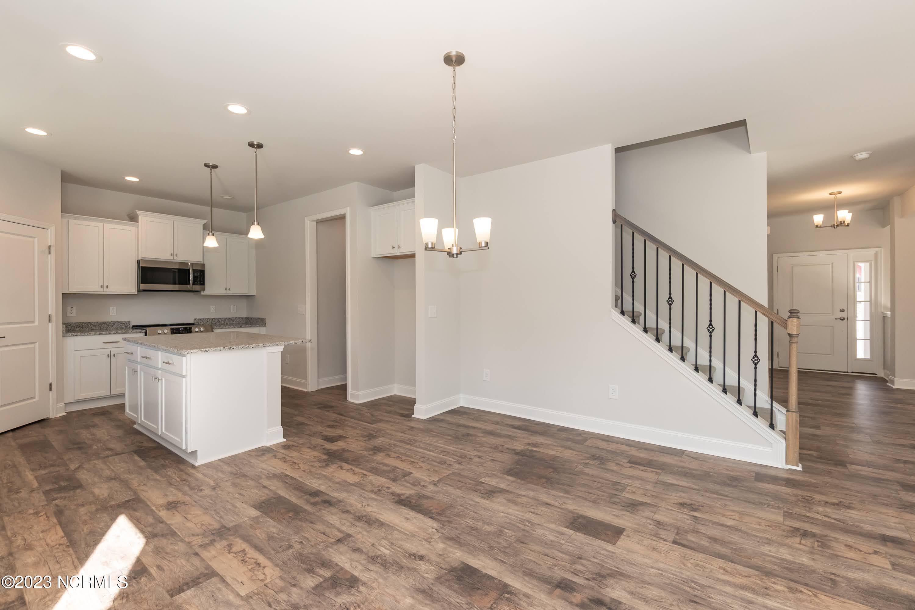 913 Eakins Lane