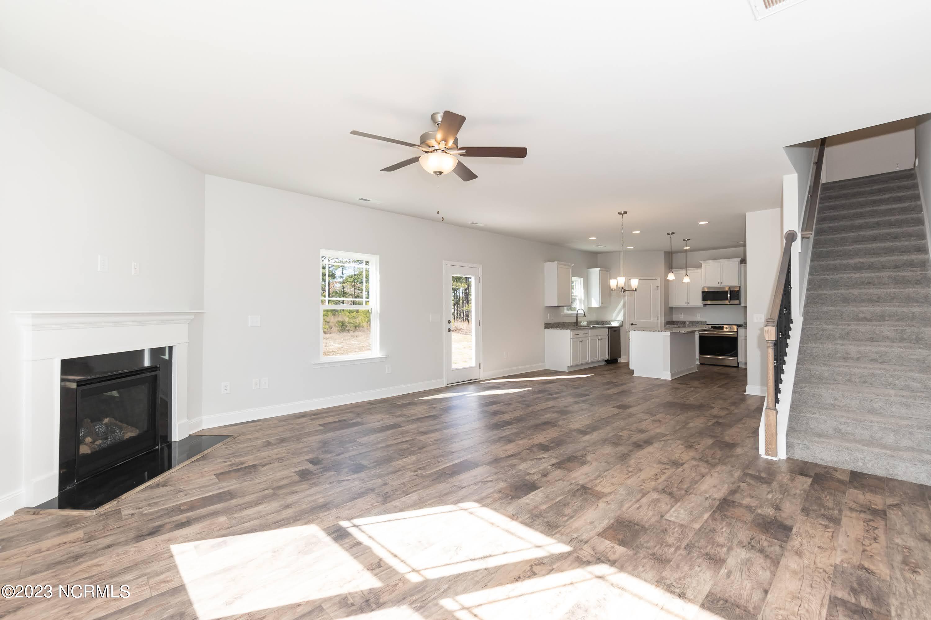 913 Eakins Lane