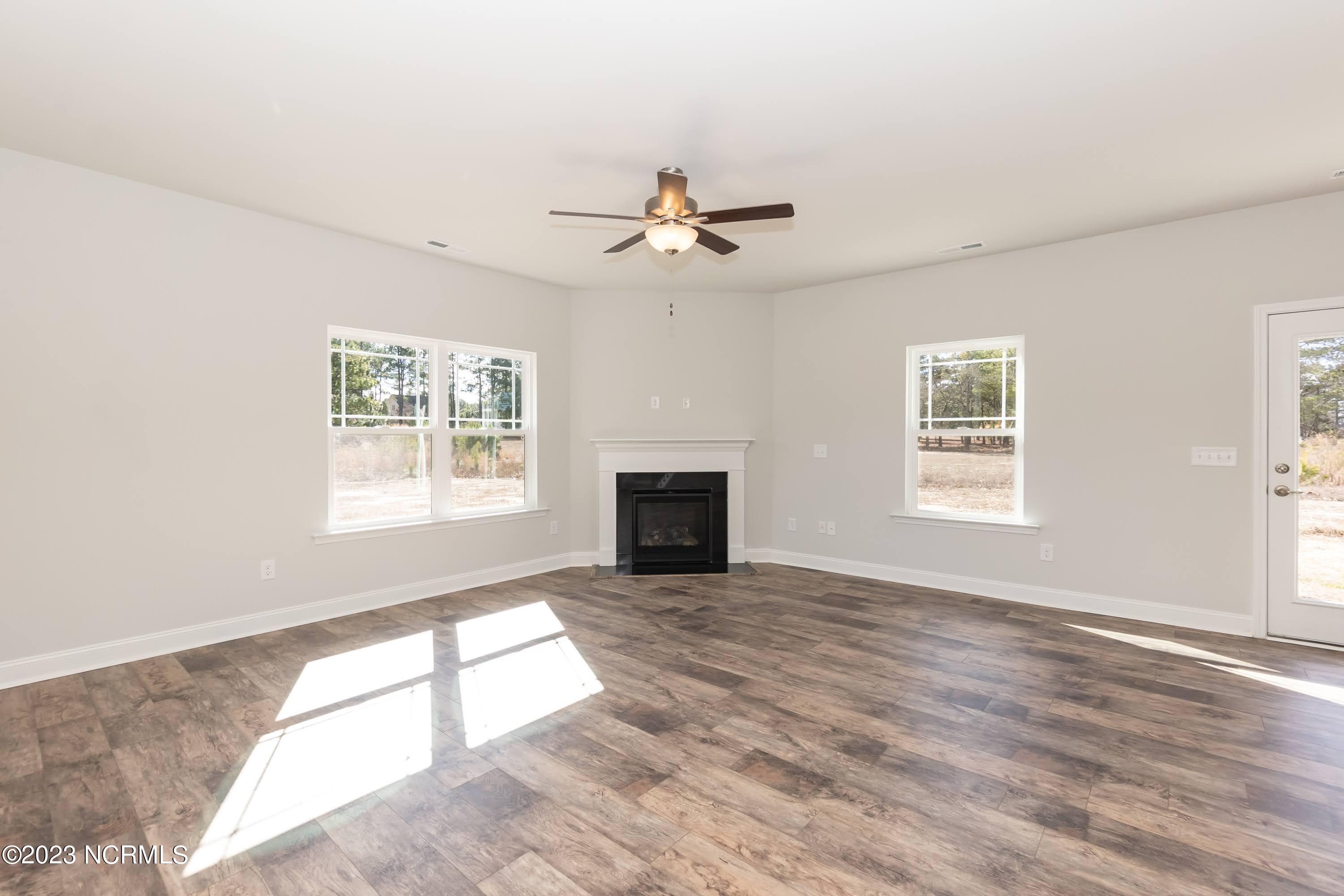 913 Eakins Lane