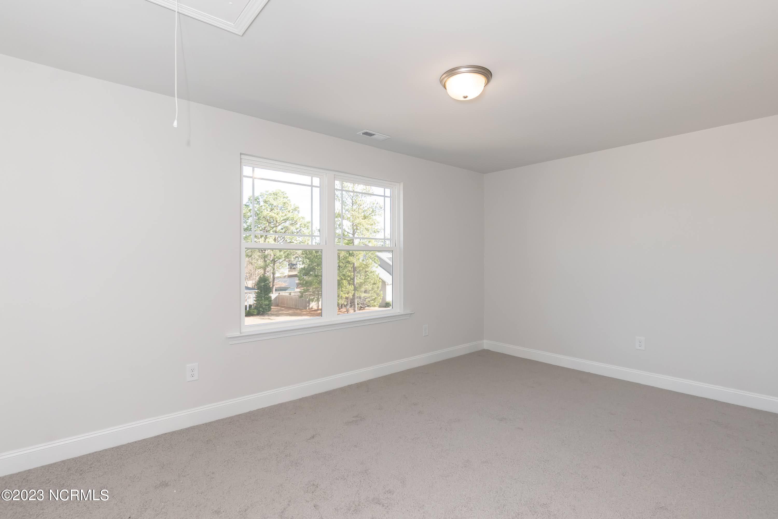 913 Eakins Lane