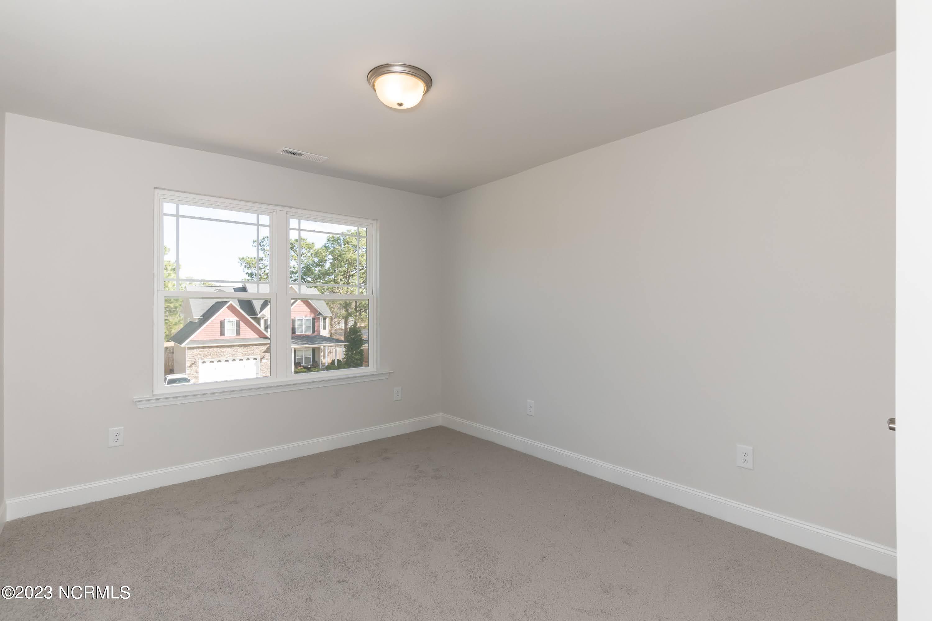 913 Eakins Lane