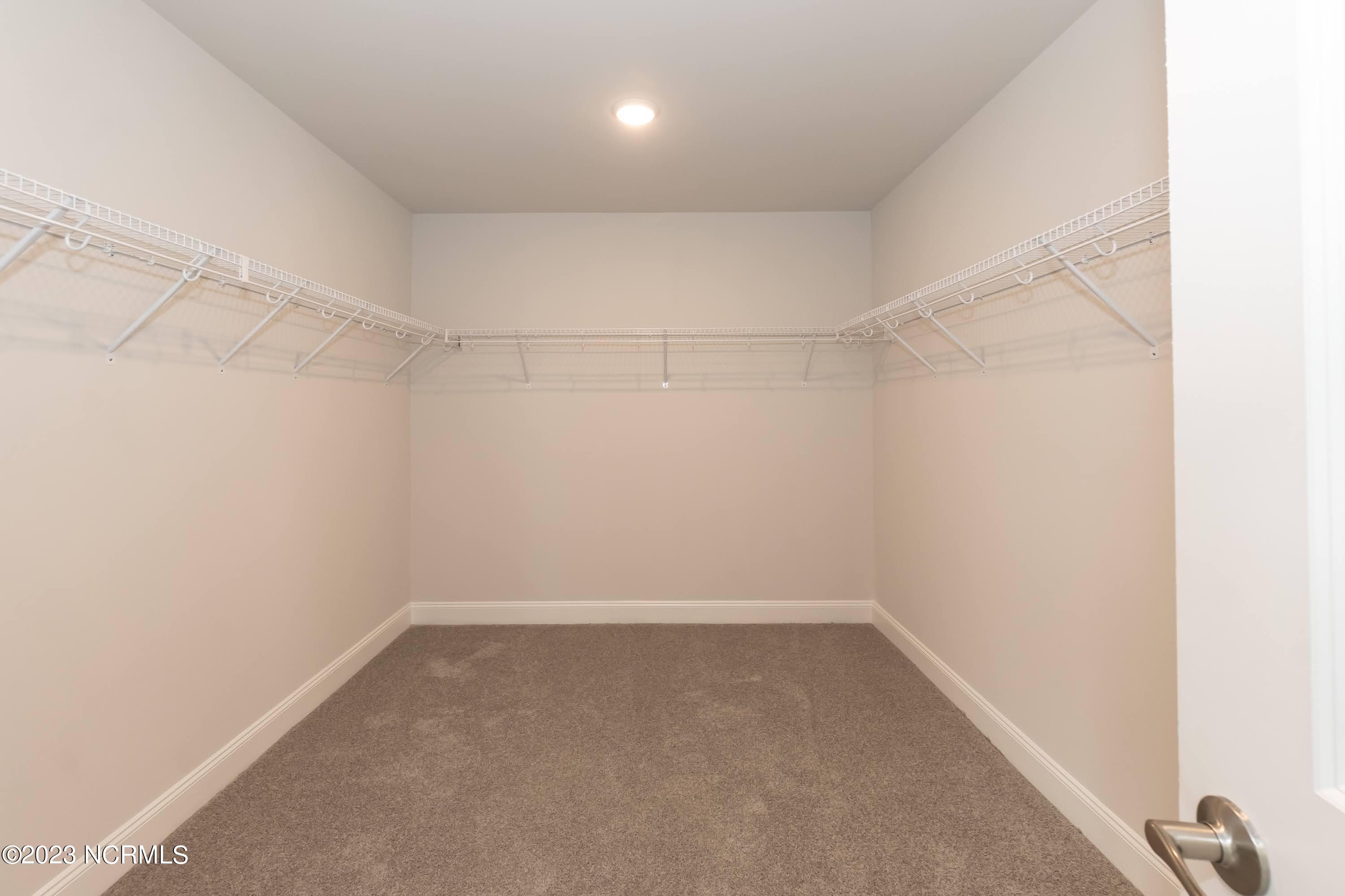 913 Eakins Lane