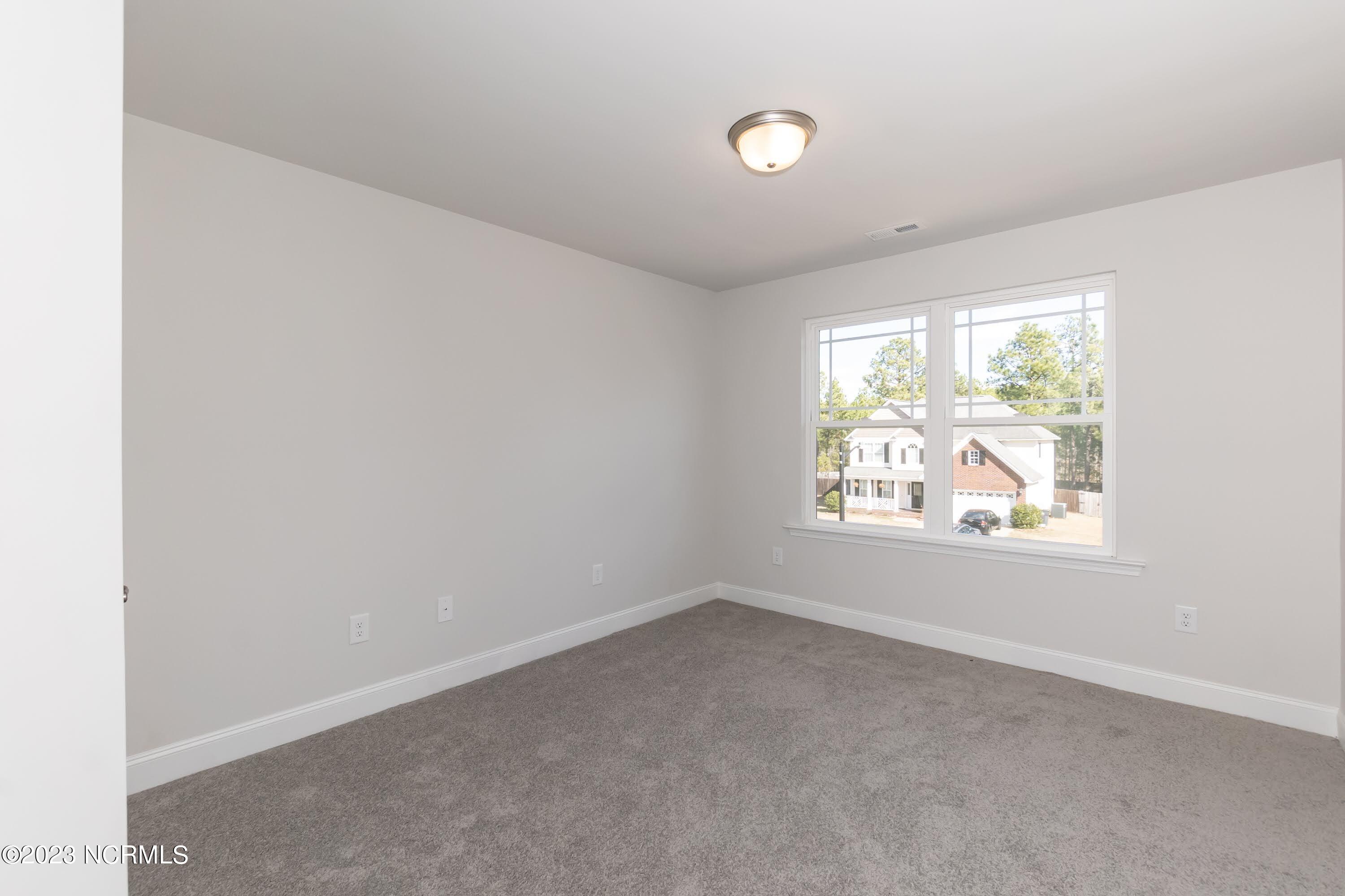 913 Eakins Lane